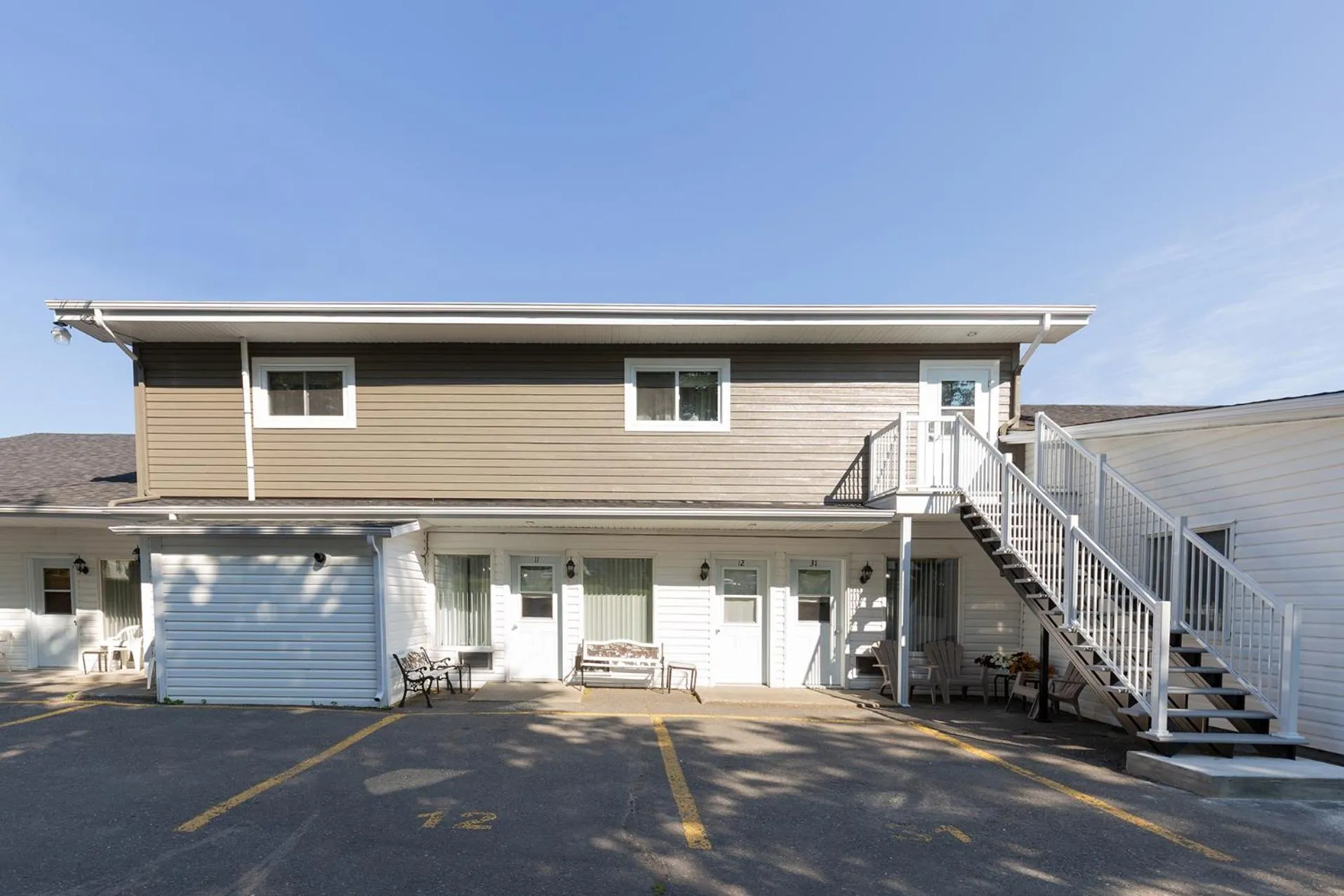 Property building in Motel au Vieux Piloteux