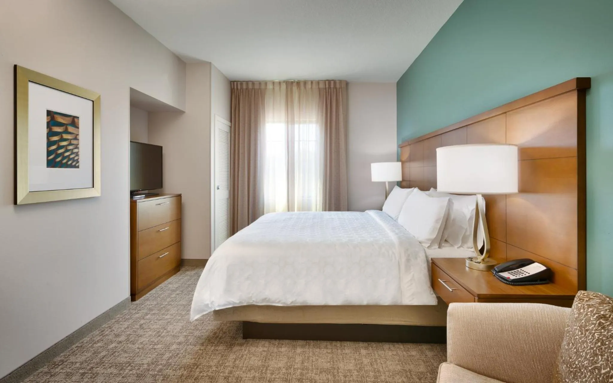 Photo of the whole room, Bed in Staybridge Suites - Gainesville I-75 by IHG