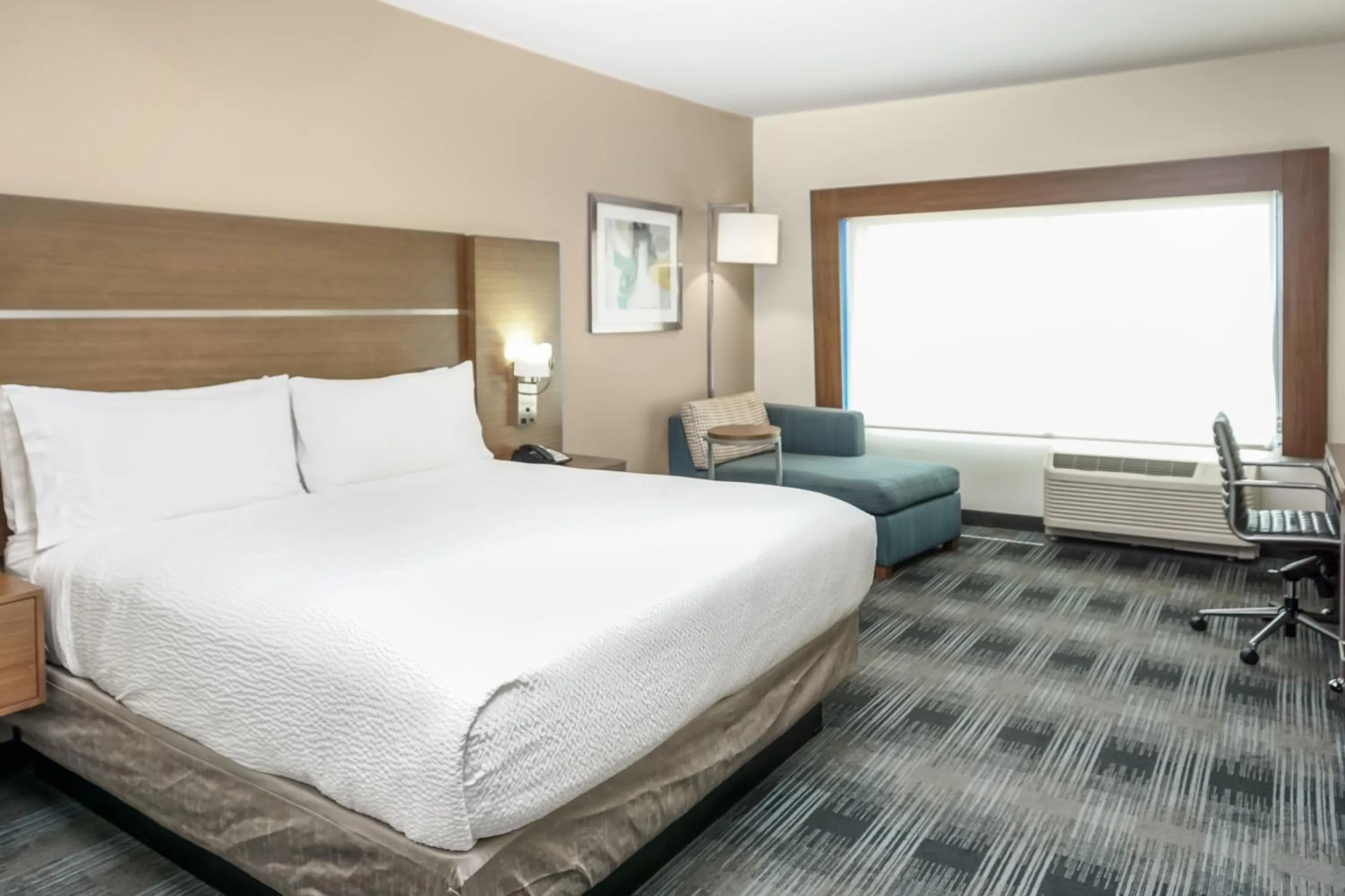 Breakfast, Bed in Holiday Inn Express & Suites - Houston Westchase - Westheimer by IHG