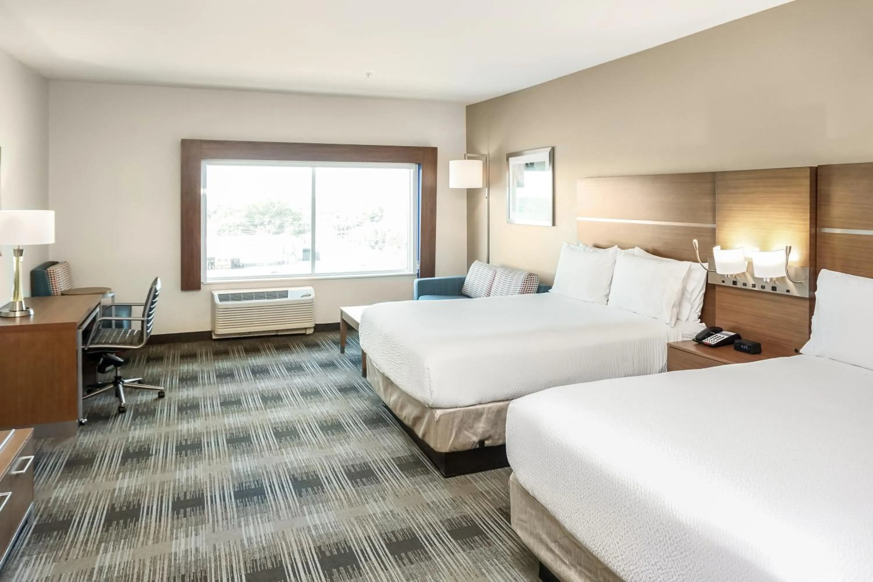 Breakfast, Bed in Holiday Inn Express & Suites - Houston Westchase - Westheimer by IHG