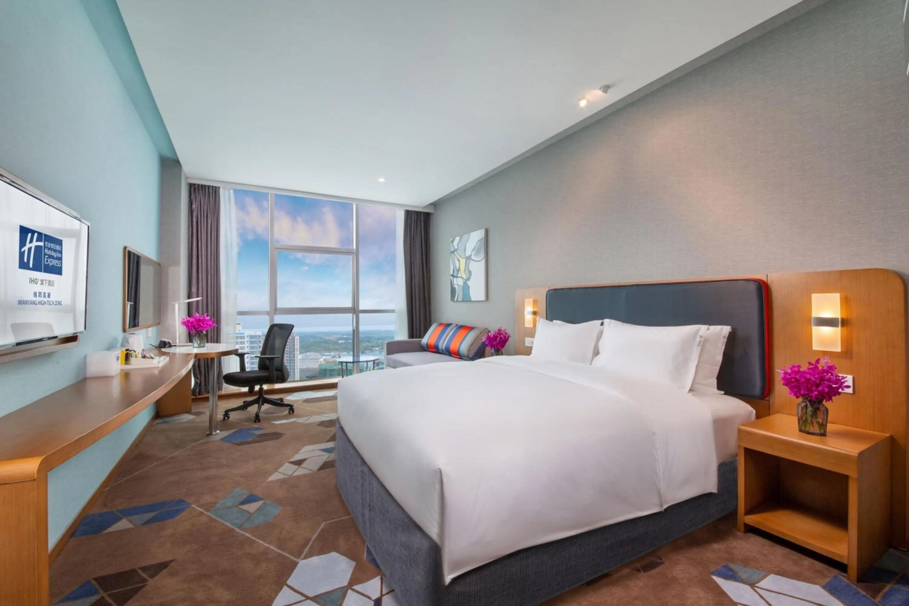 Photo of the whole room, Bed in Holiday Inn Express Mianyang High-Tech Zone by IHG