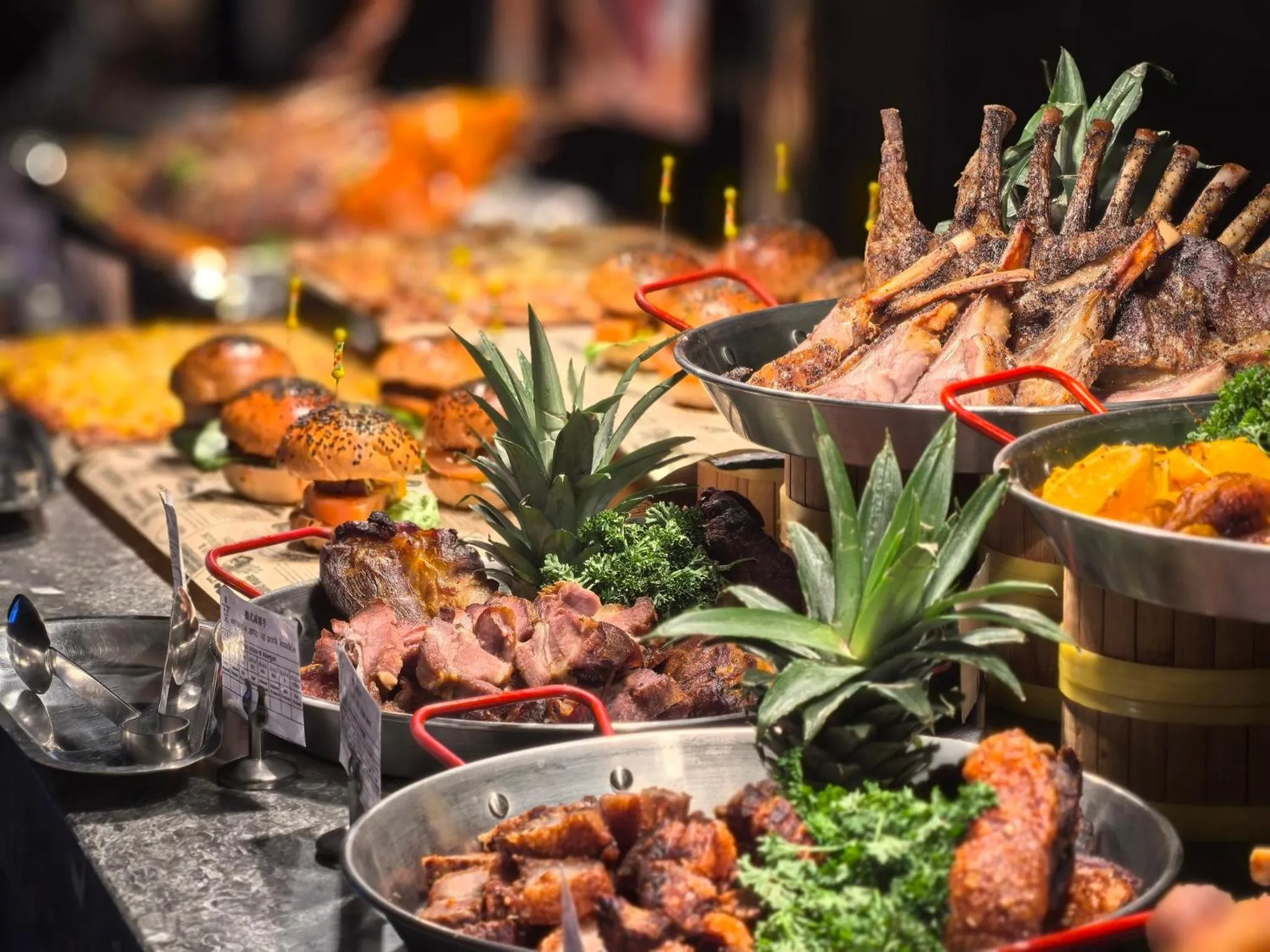 Restaurant/places to eat in HUALUXE Wuhu