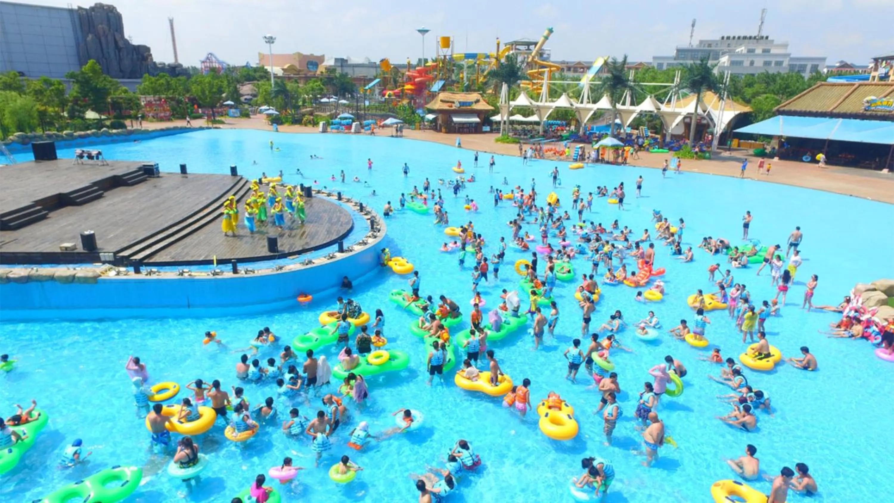 Nearby landmark in HUALUXE Wuhu