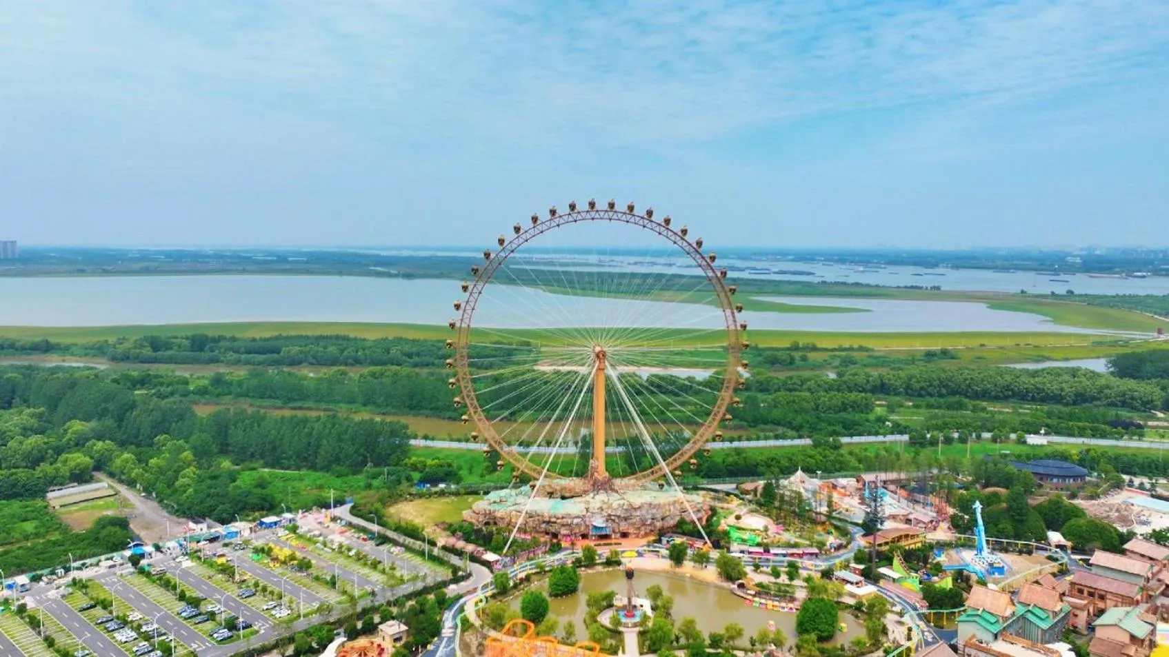 Nearby landmark in HUALUXE Wuhu