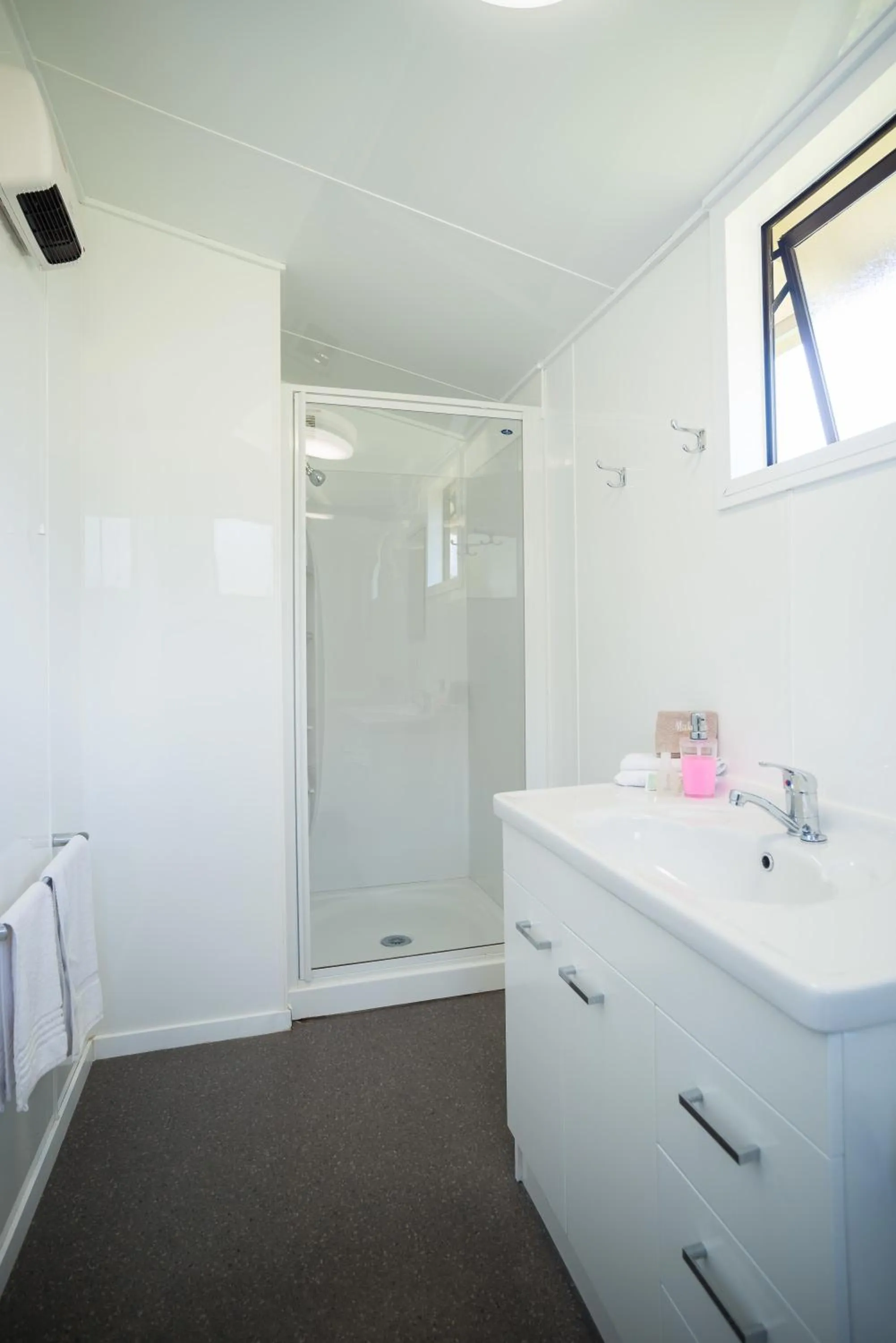 Bathroom in Fox Glacier TOP 10 Holiday Park & Motels