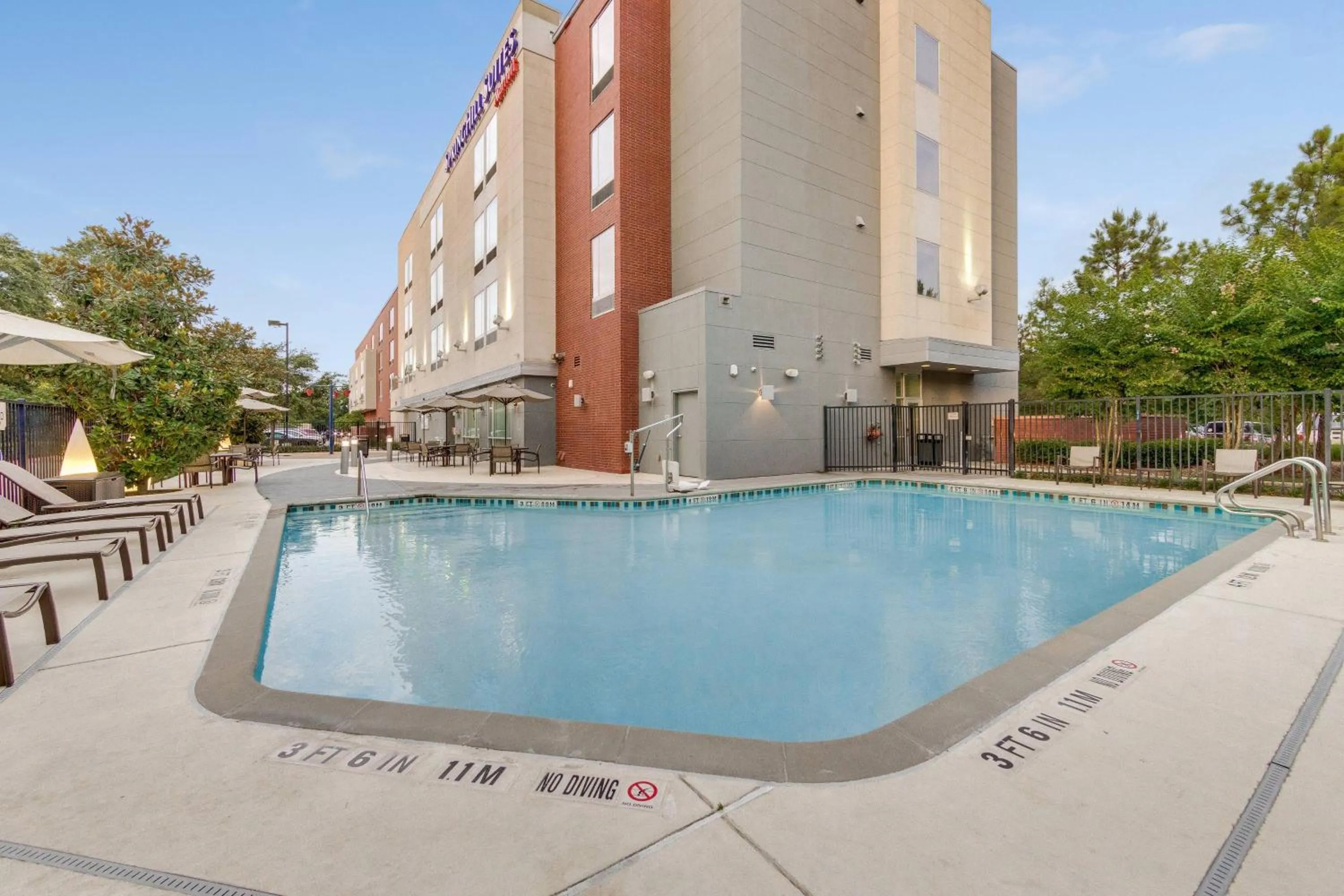 Swimming pool in SpringHill Suites by Marriott Houston The Woodlands