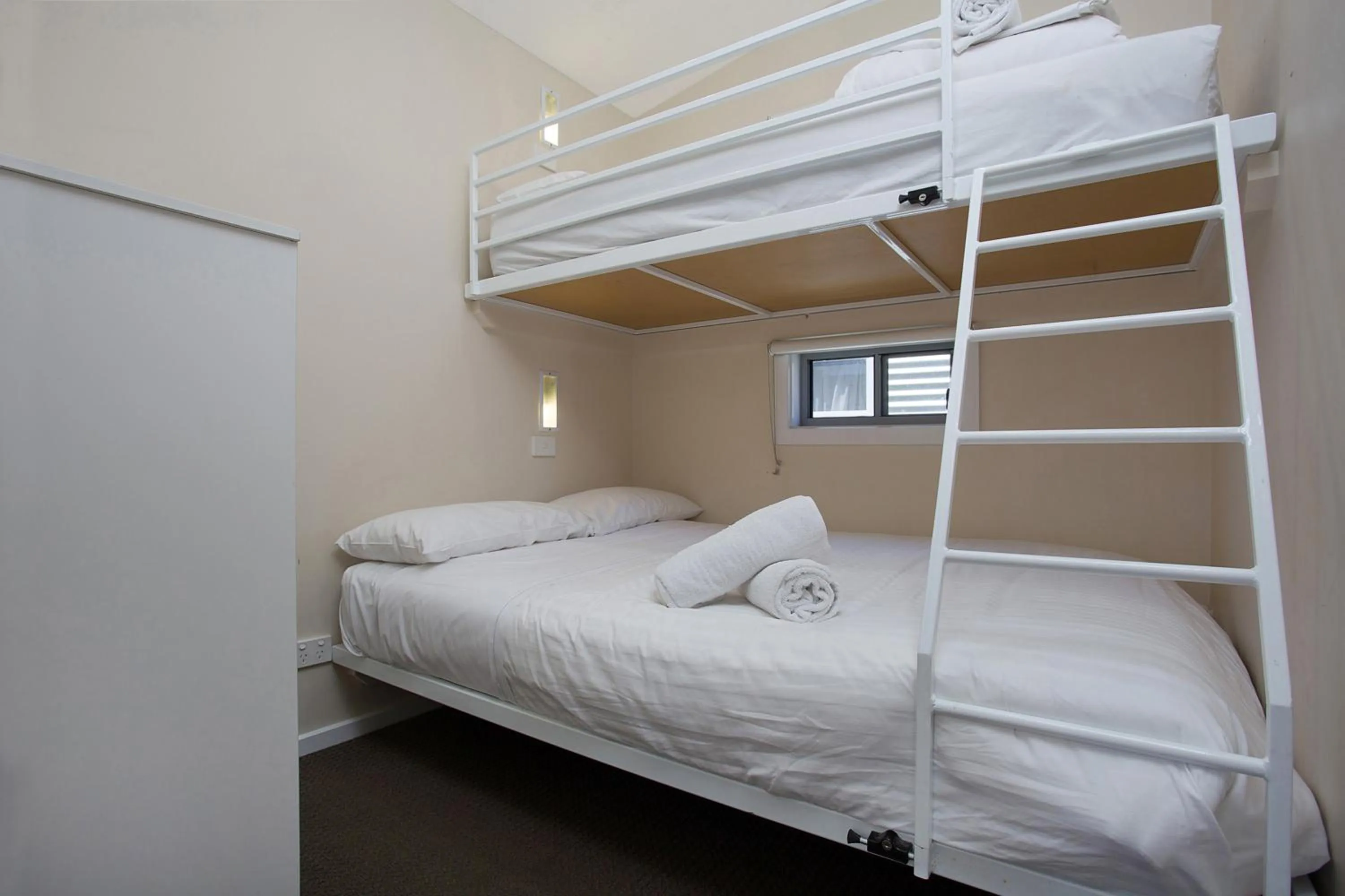 bunk bed, Bed in Portland Holiday Village