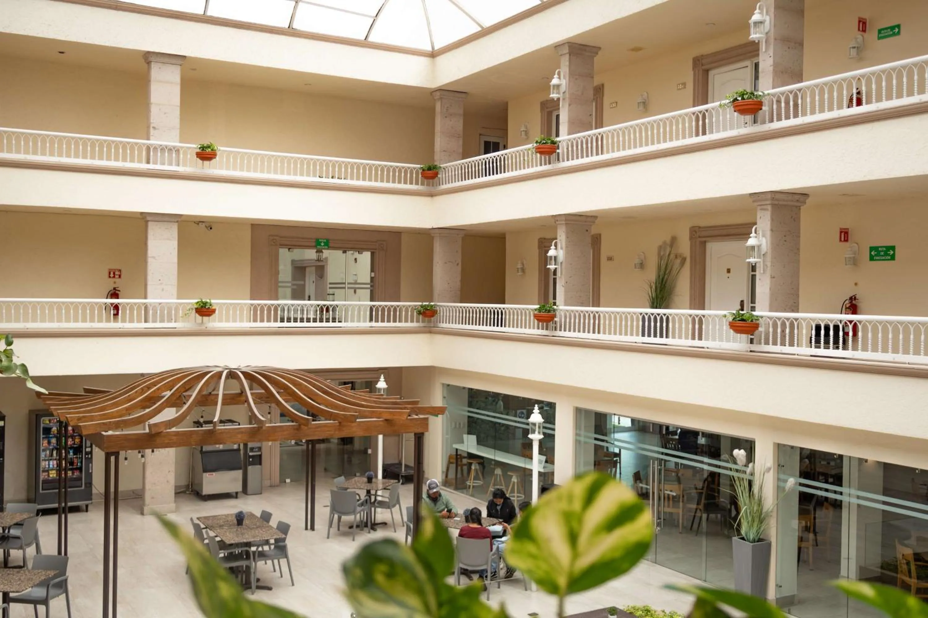 Lobby or reception in Best Western PLUS Monterrey Colón