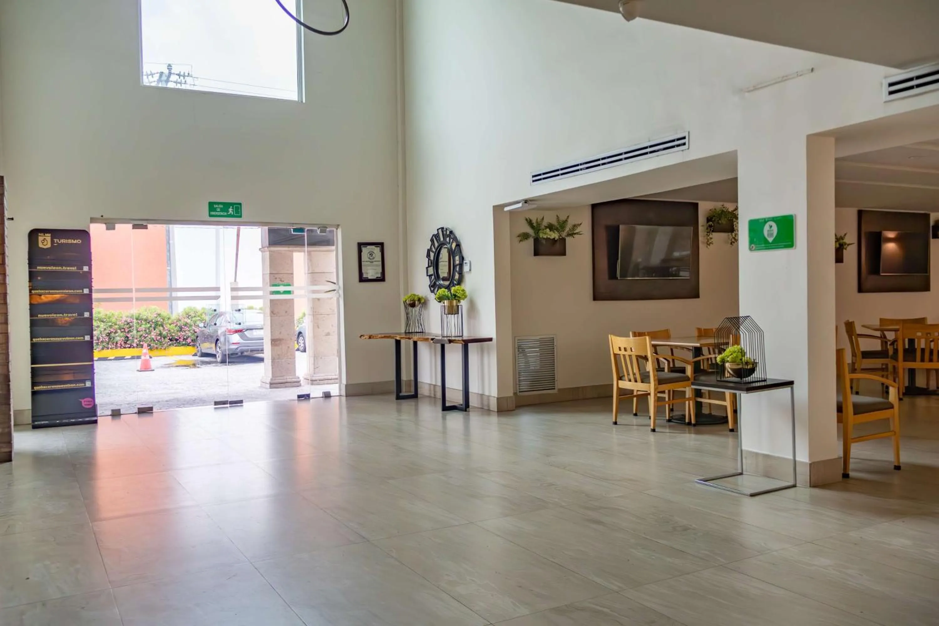 Lobby or reception in Best Western PLUS Monterrey Colón