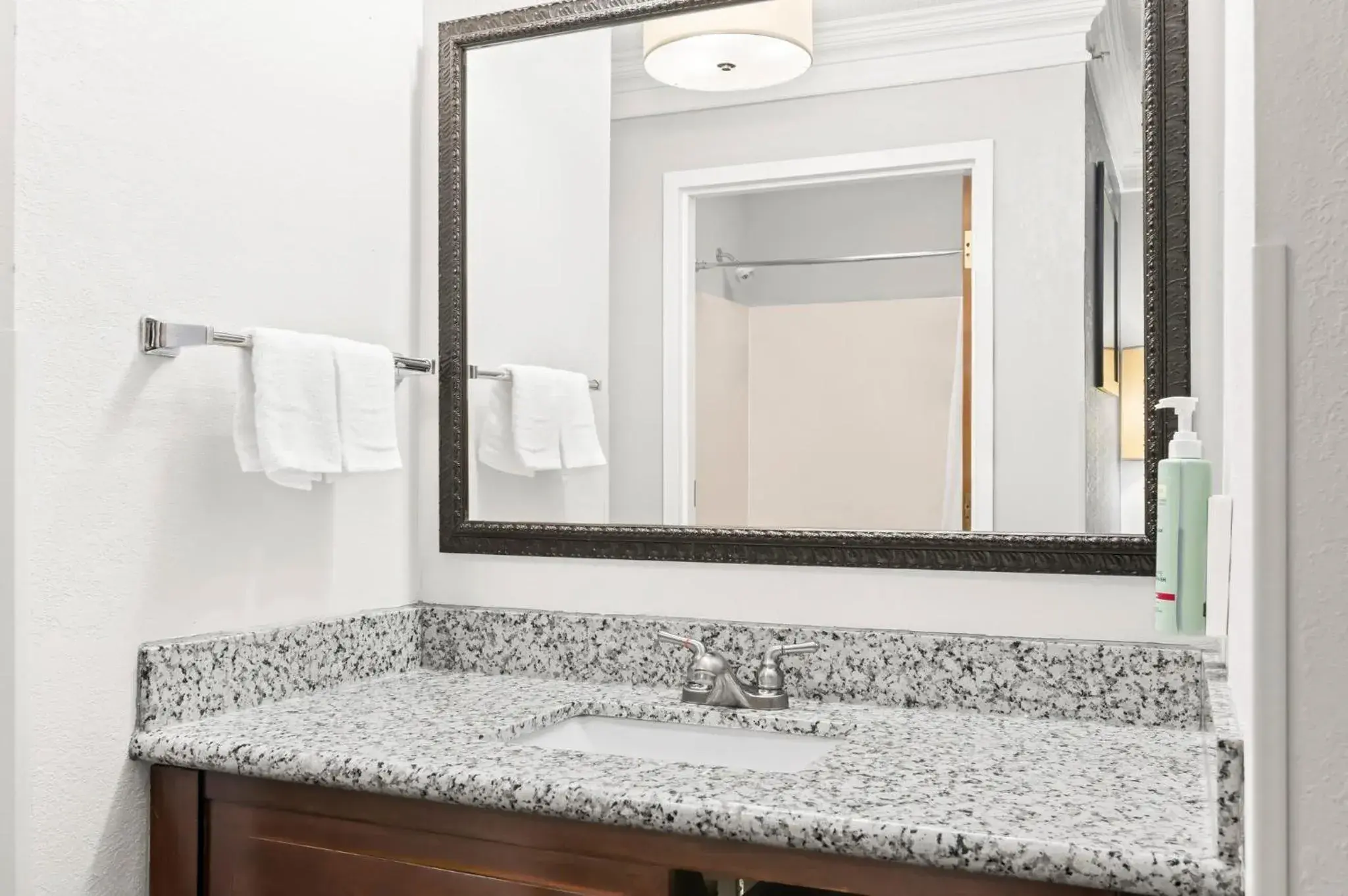 Queen Room with Bathtub - Mobility Access in Best Western Slidell Hotel Queen Room with Bathtub - Mobility Access in Best Western Slidell Hotel