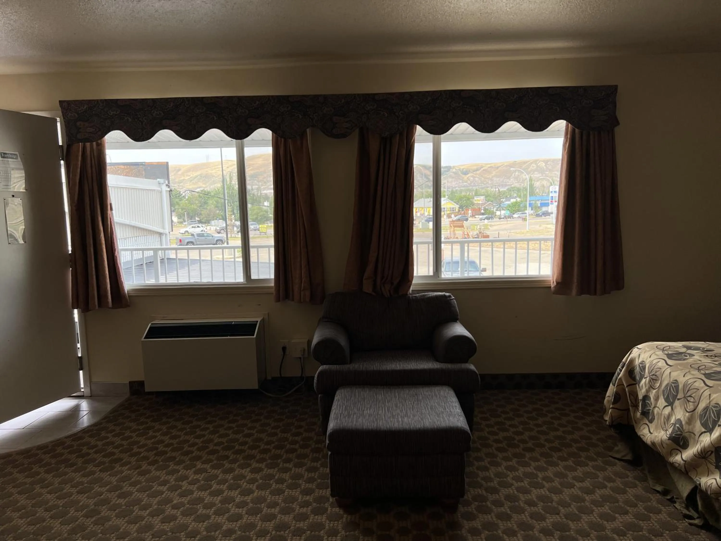 Bed in Travelodge by Wyndham Drumheller AB