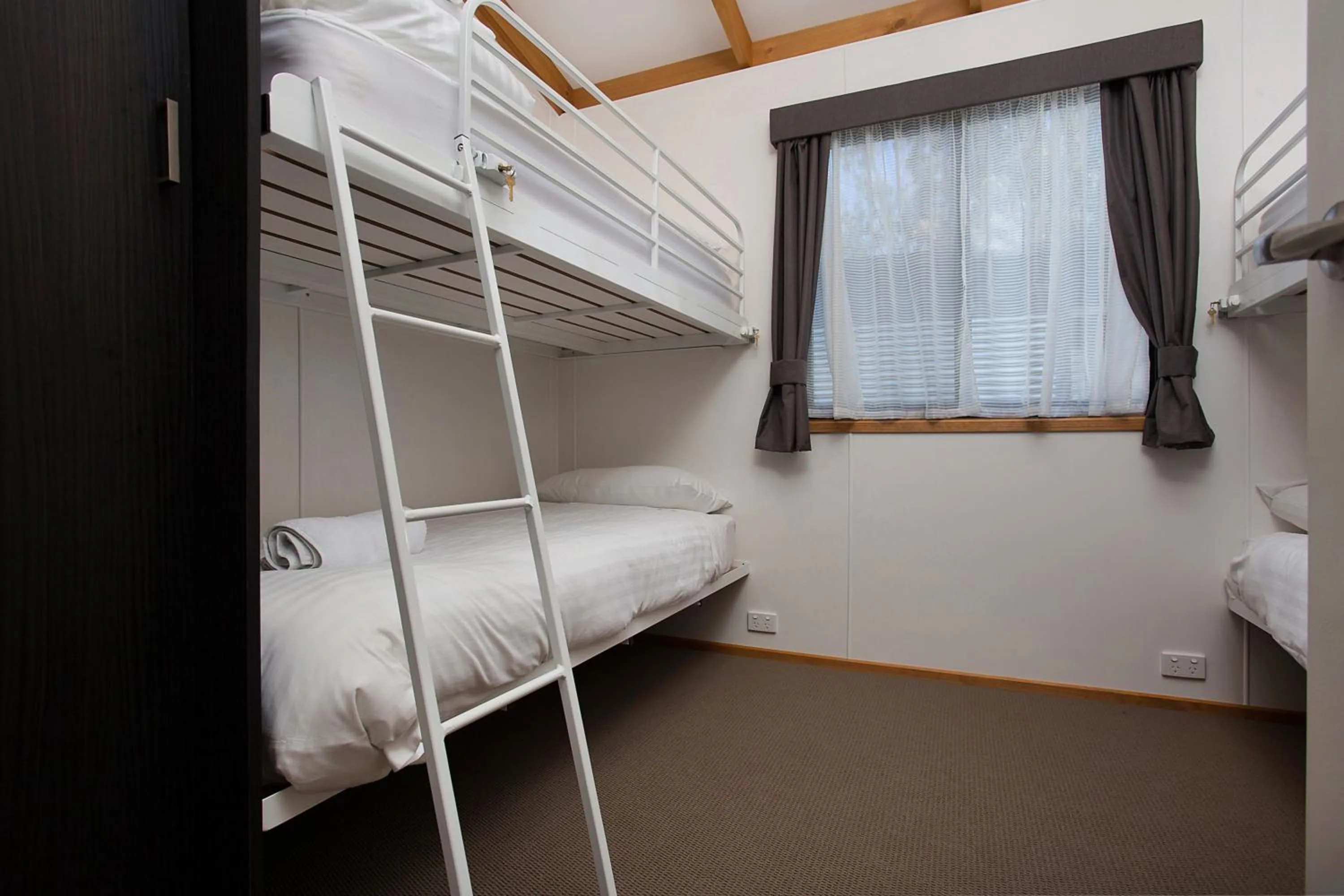 Bedroom, Bed in Portland Tourist Park