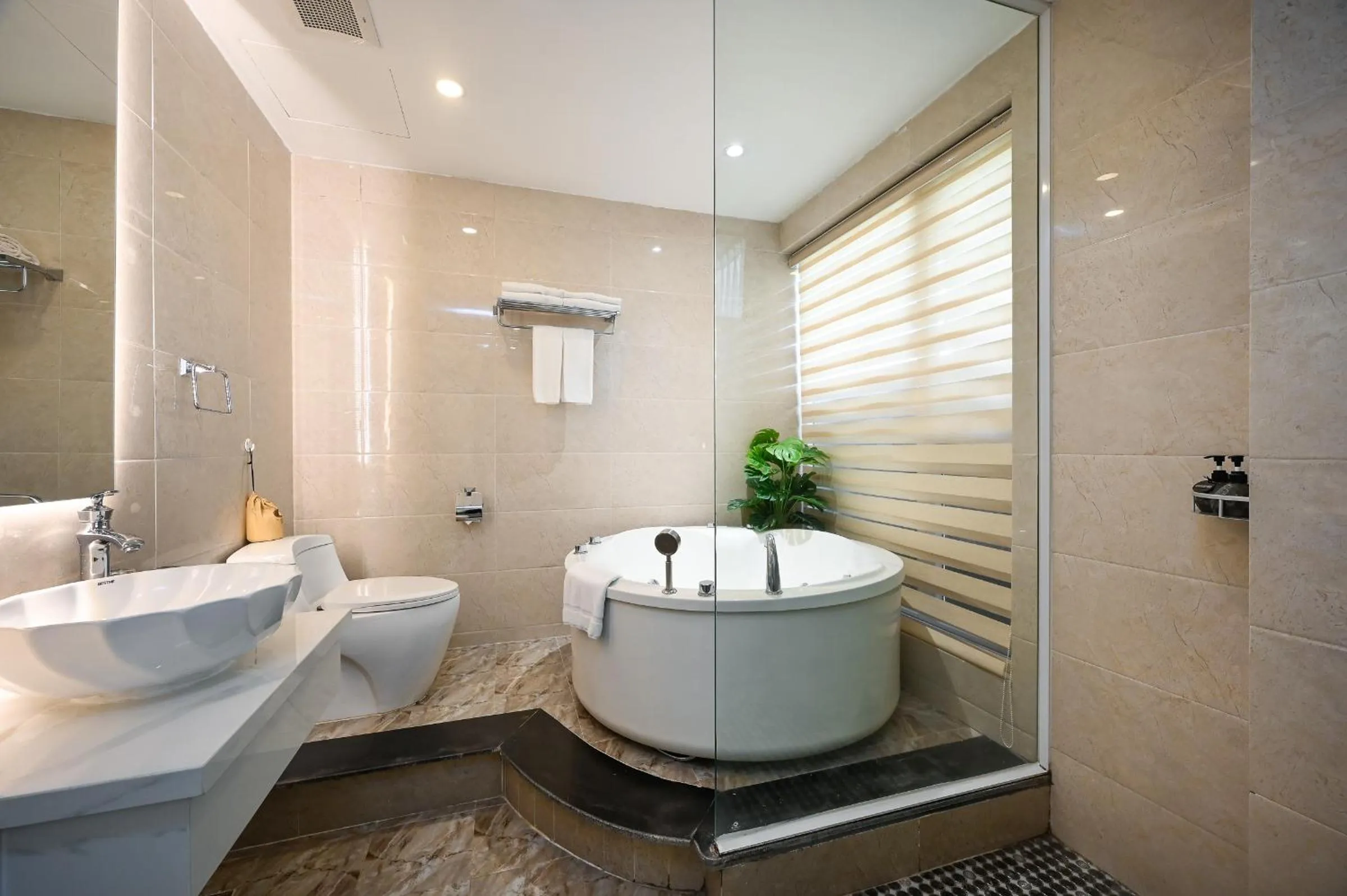 Shower in Cicilia Saigon Center