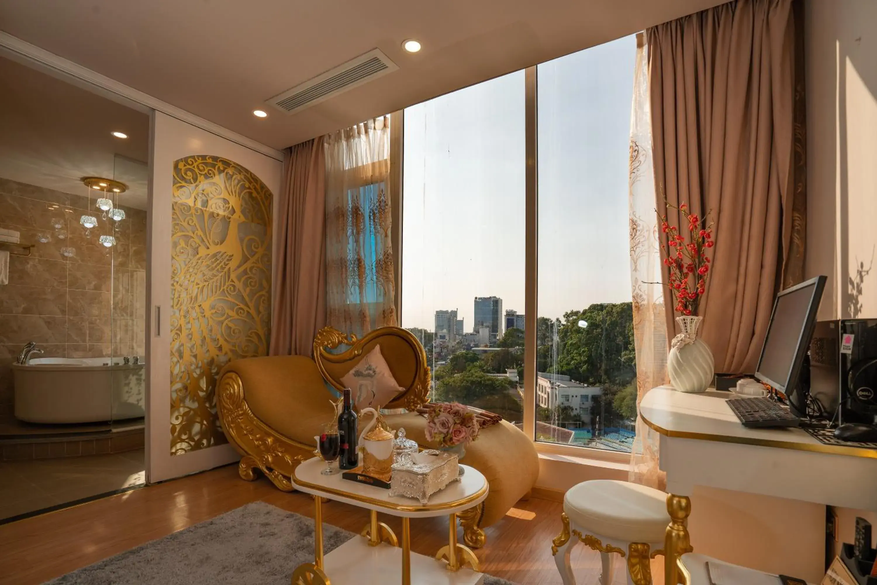 Gold King with Park View in Cicilia City Hotel Saigon Center Gold King with Park View in Cicilia City Hotel Saigon Center
