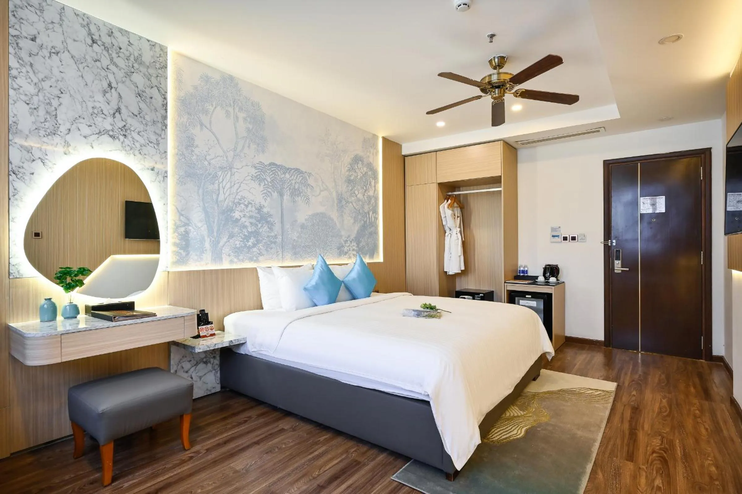 Photo of the whole room, Bed in Cicilia Saigon Center