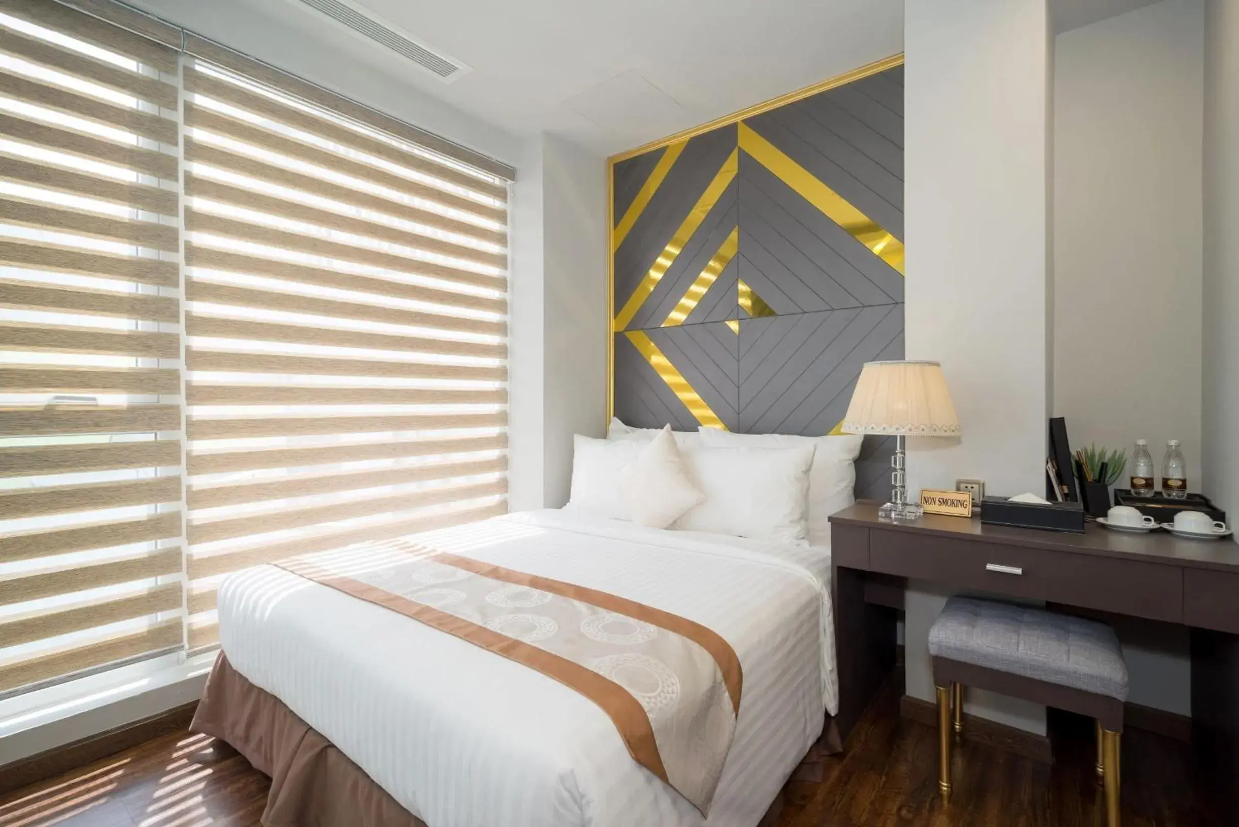 Superior Double Room City View in Cicilia City Hotel Saigon Center Superior Double Room City View in Cicilia City Hotel Saigon Center