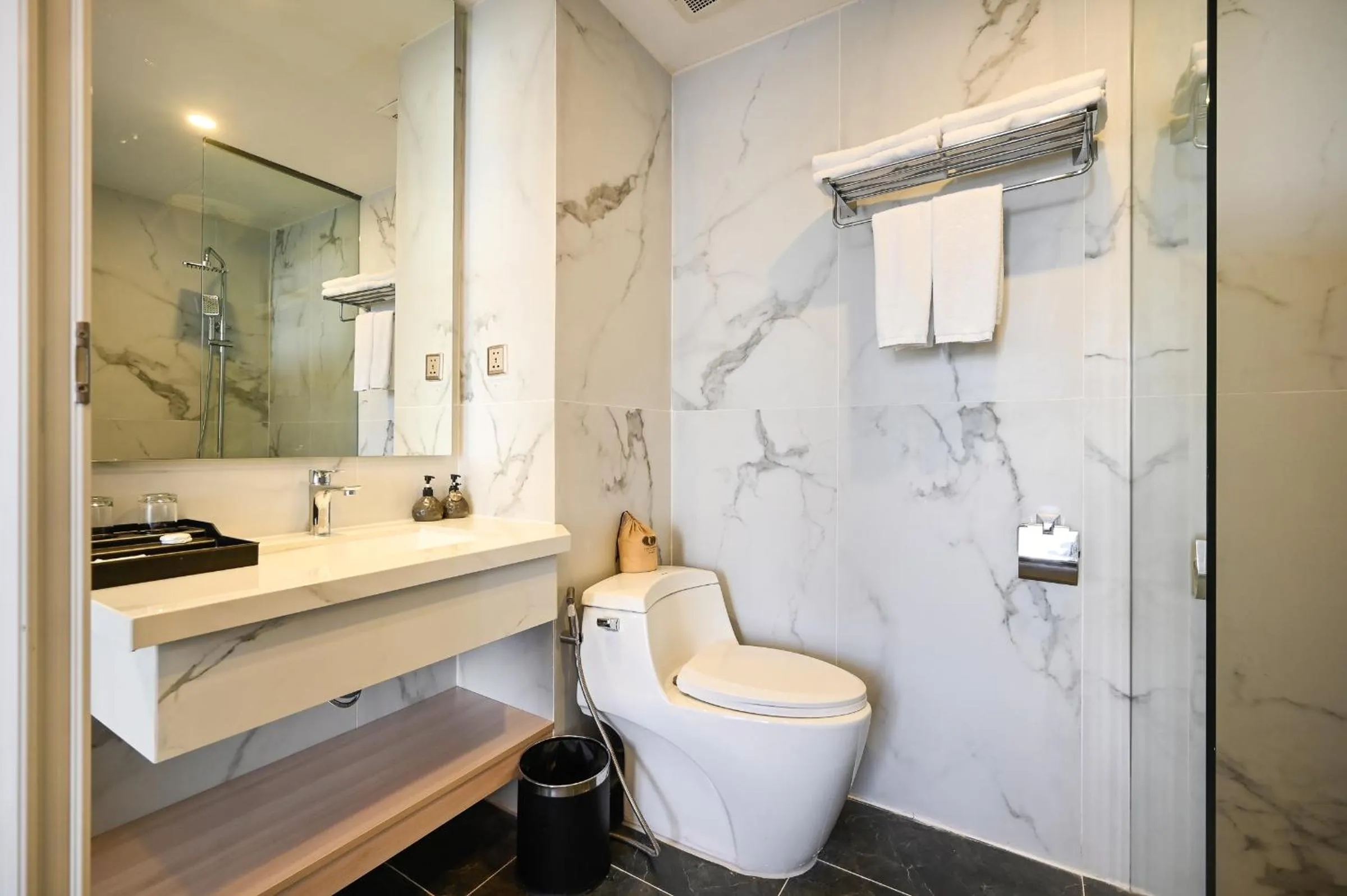 Shower in Cicilia Saigon Center