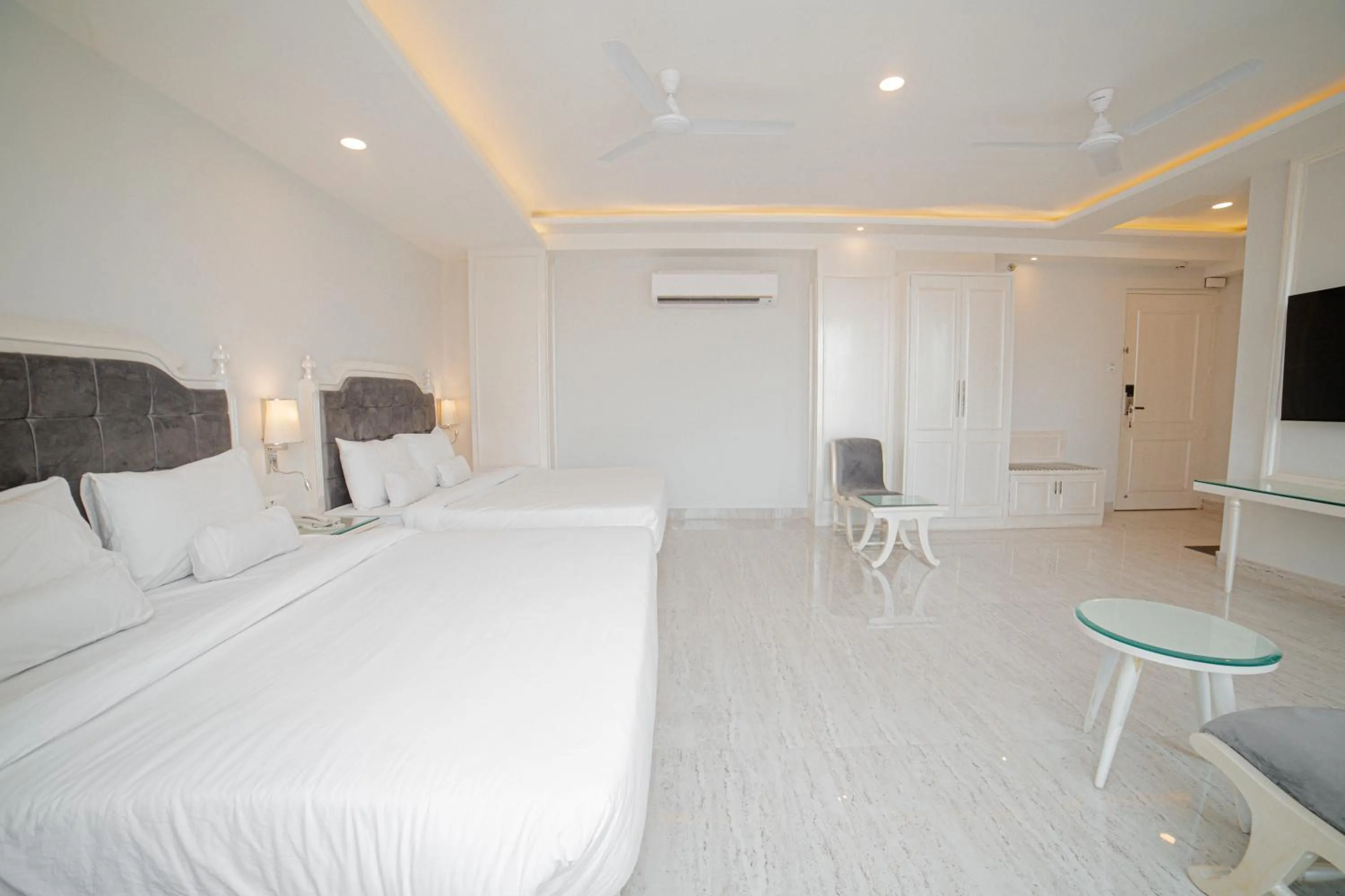 VIP, Bed in Pearl Courtyard