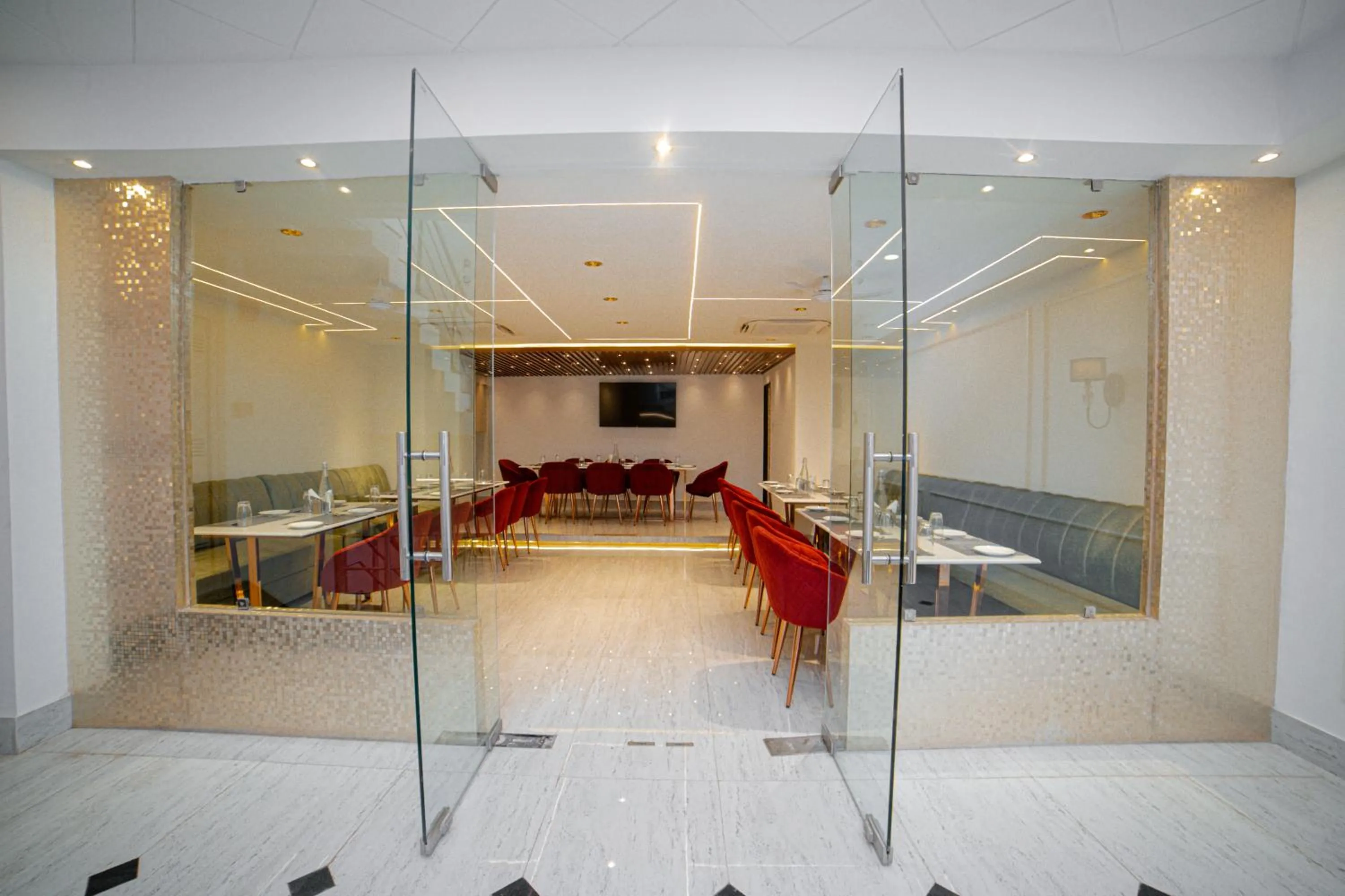 Restaurant/places to eat in Pearl Courtyard