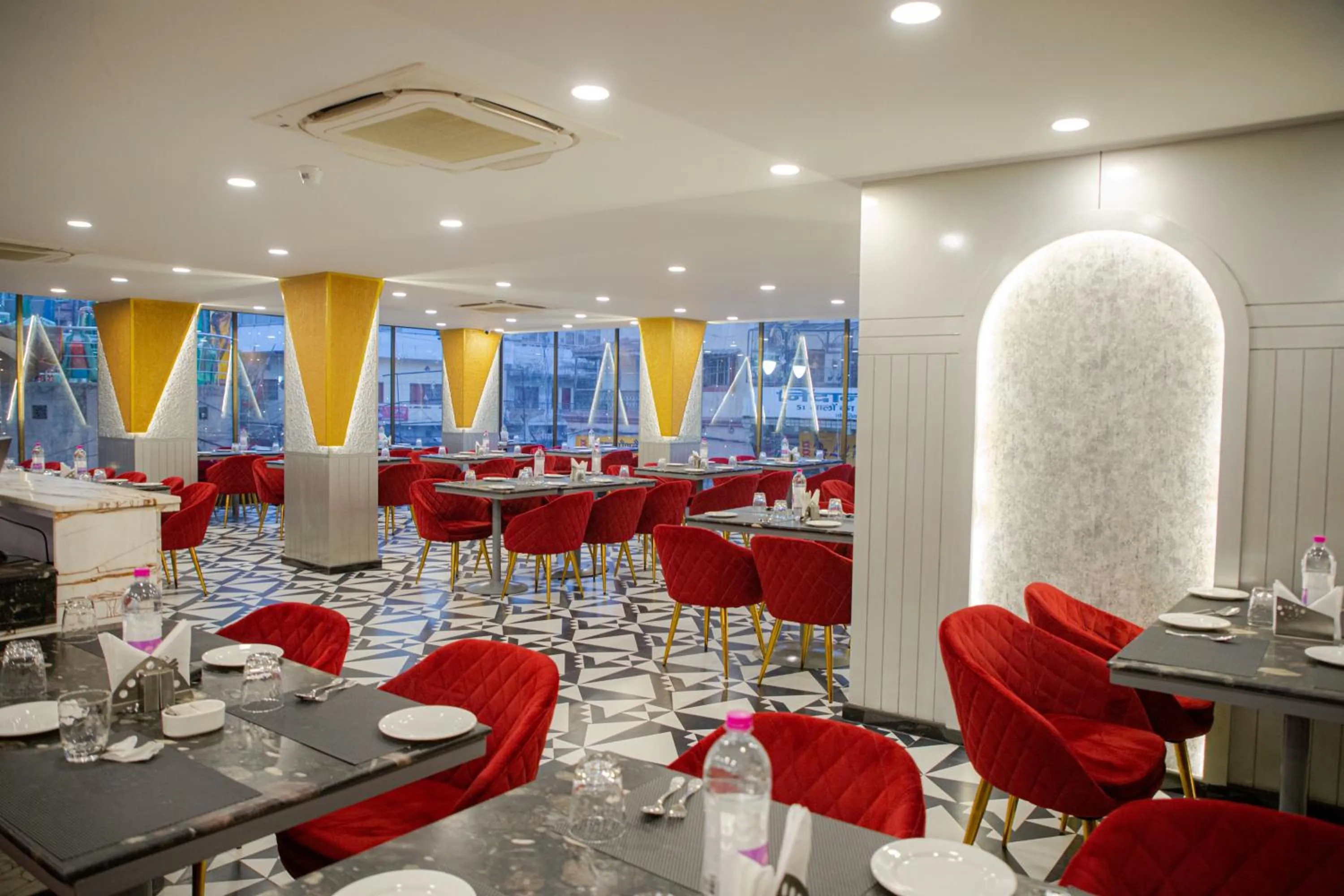 Restaurant/places to eat in Pearl Courtyard