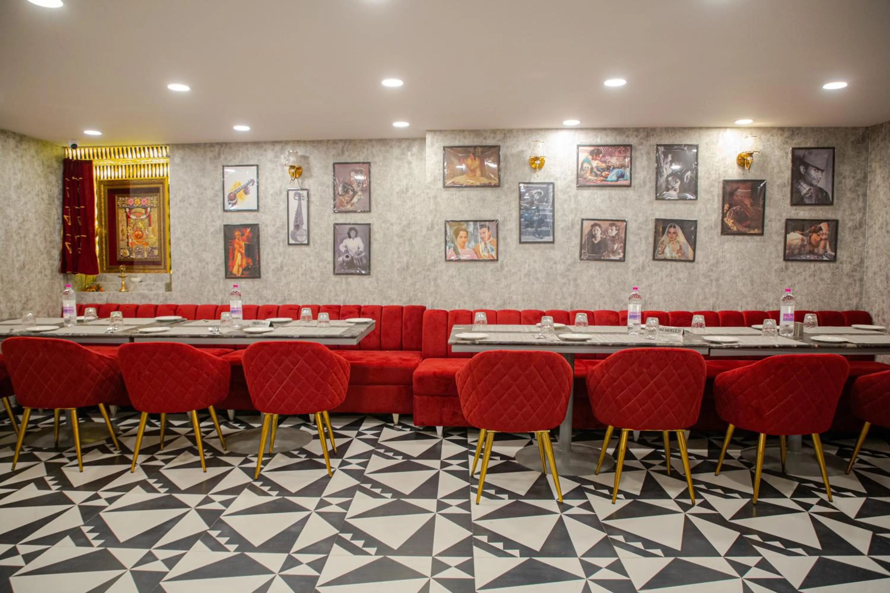 Restaurant/places to eat in Pearl Courtyard