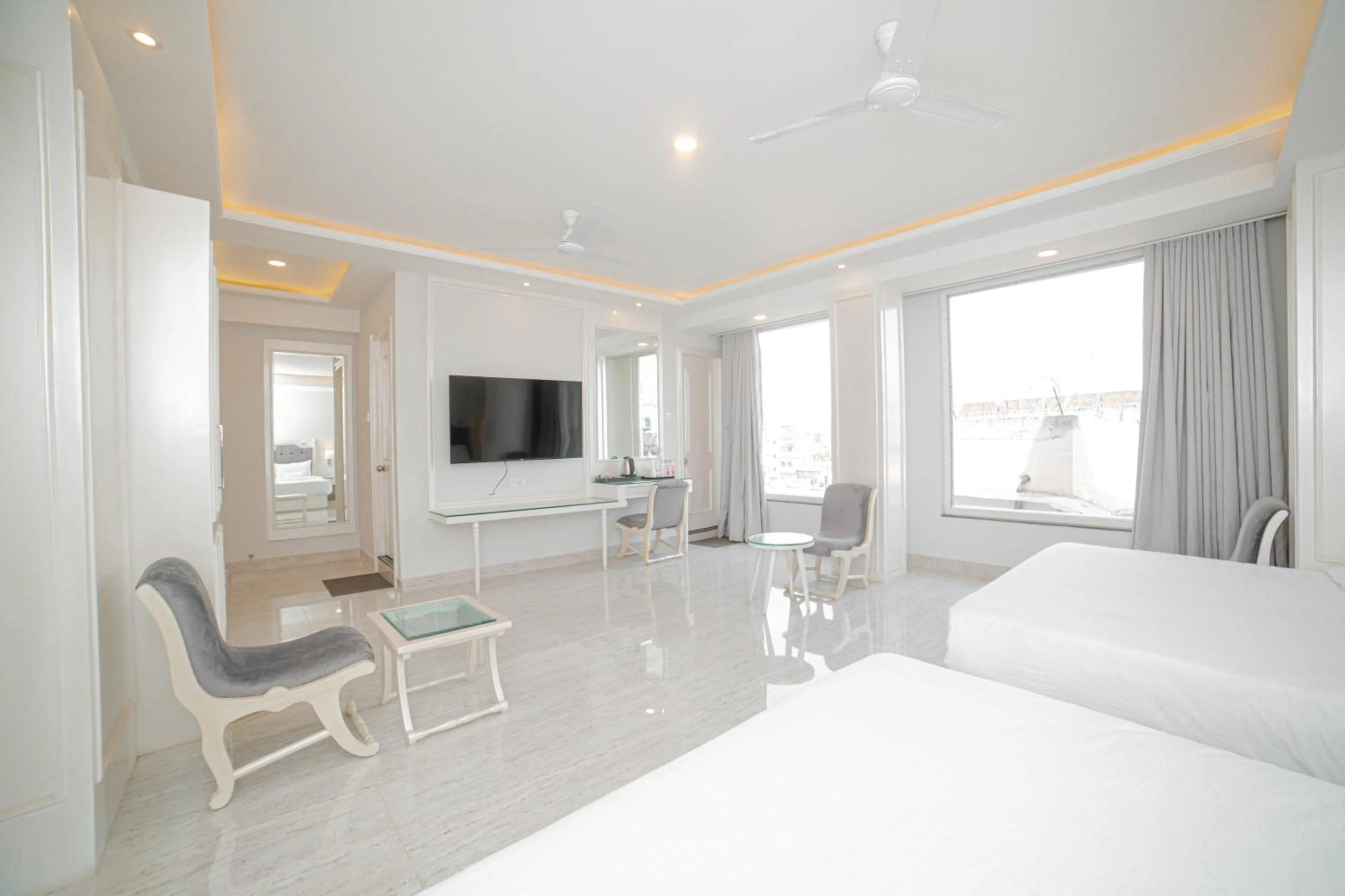 Photo of the whole room, Bed in Pearl Courtyard