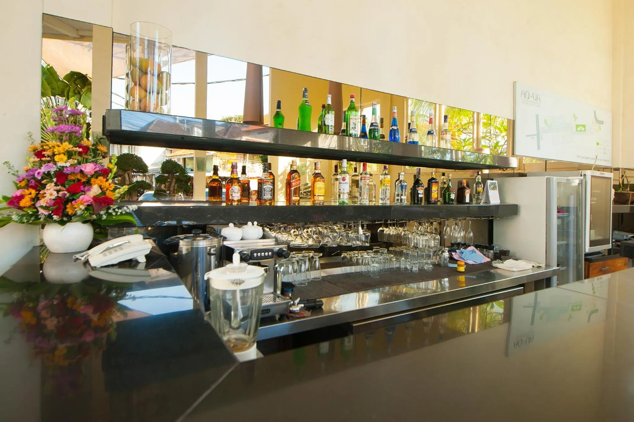 Restaurant/places to eat in Bali Court Hotel & Apartment