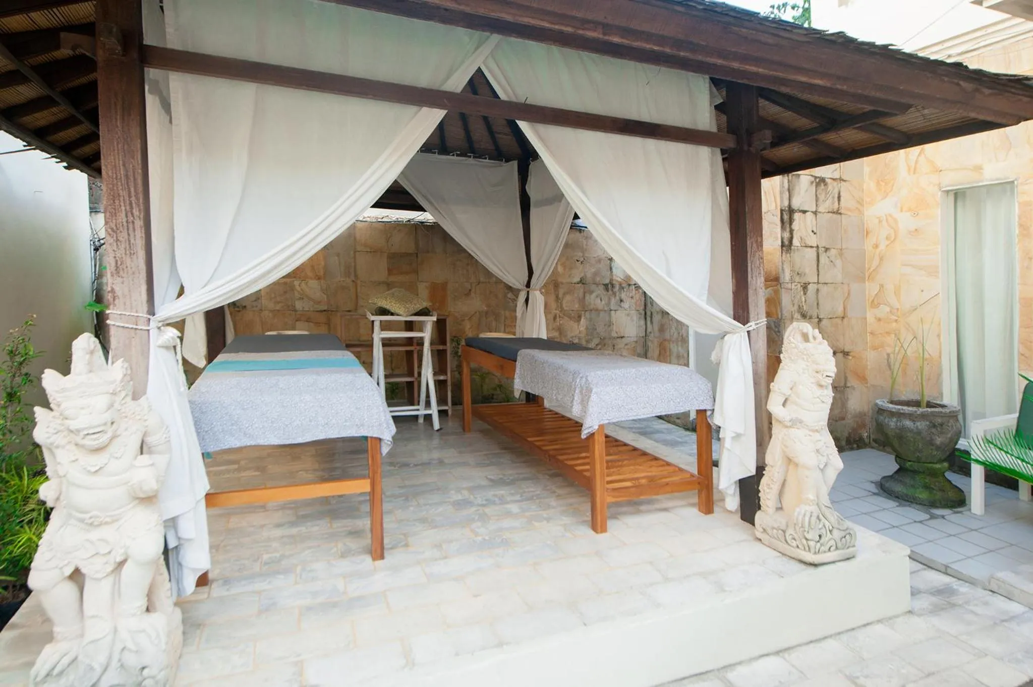 Massage in Bali Court Hotel & Apartment