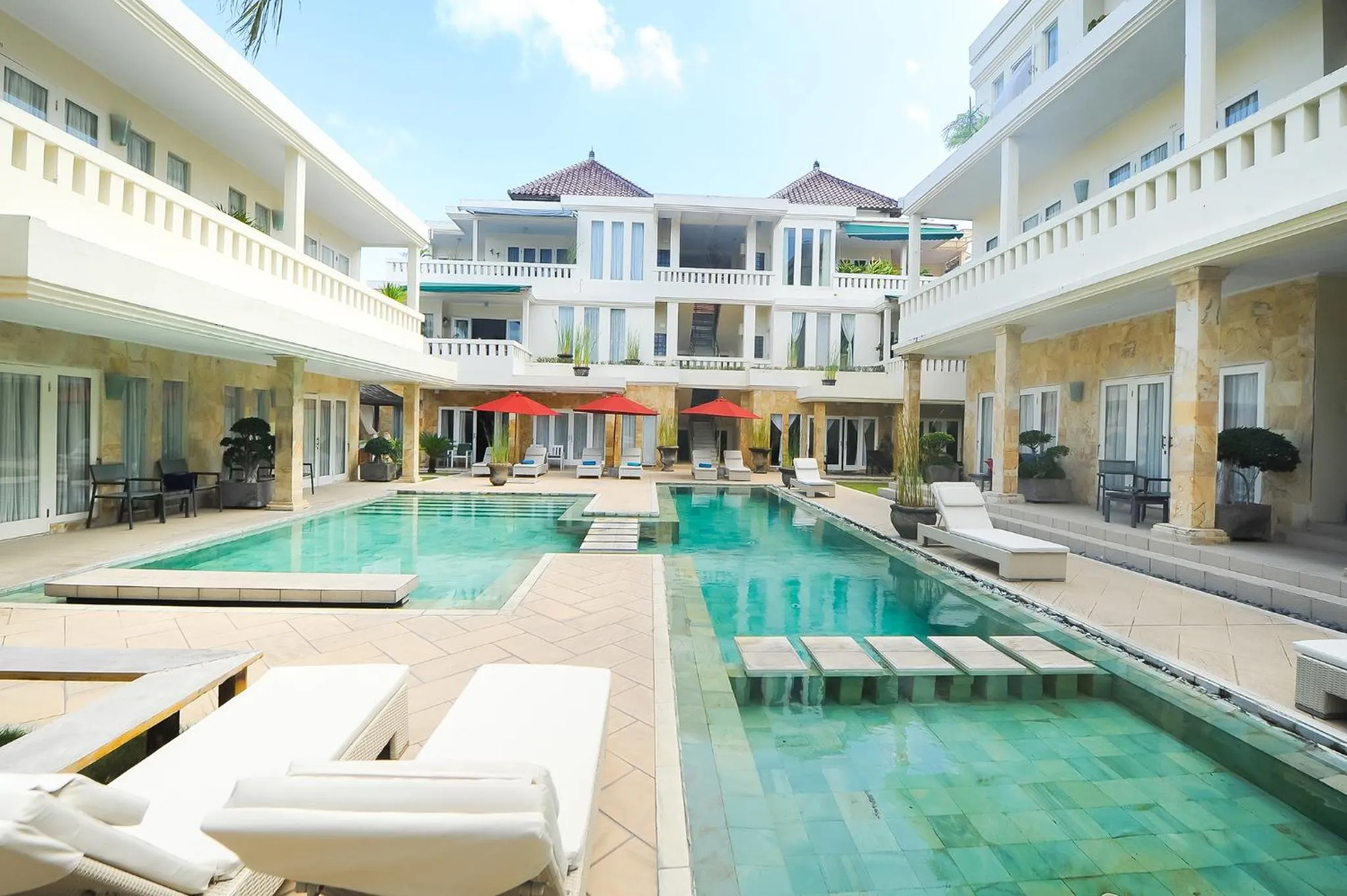 Property building in Bali Court Hotel & Apartment