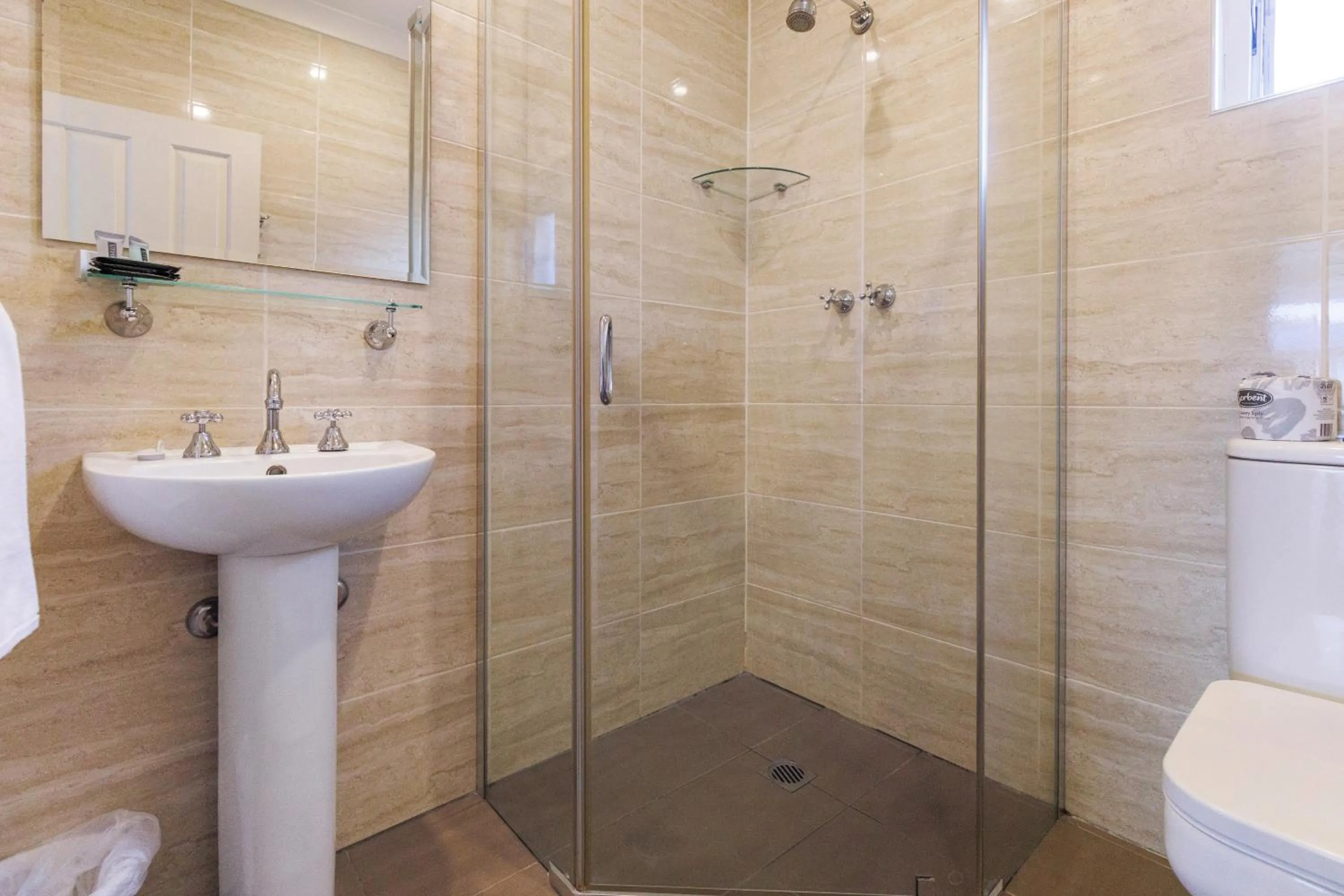 Shower in Amaroo Motel