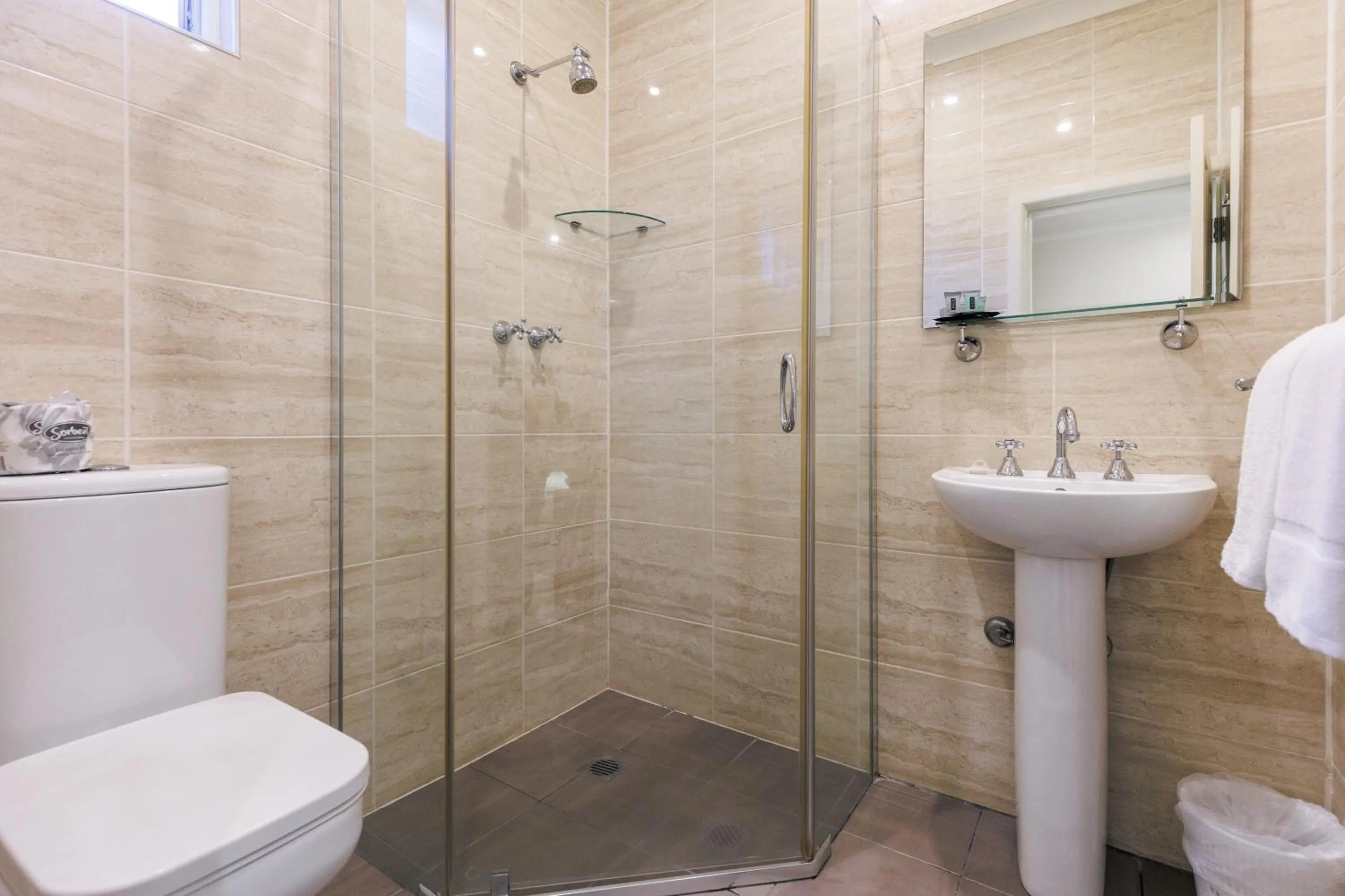 Shower in Amaroo Motel