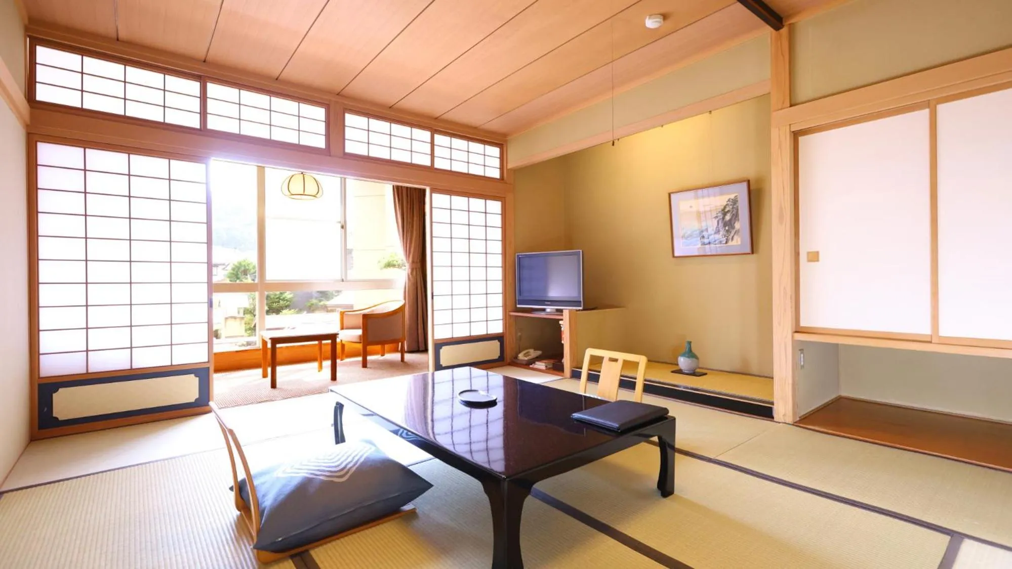 Photo of the whole room in Ryokan Sakaya
