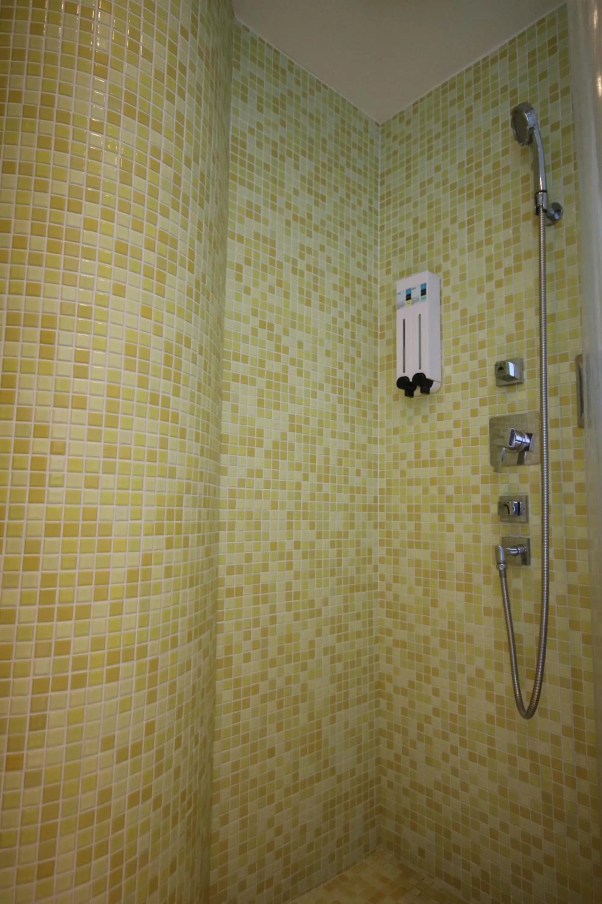 Hotel Papa Whale-Kaohsiung Formosa Boulevard