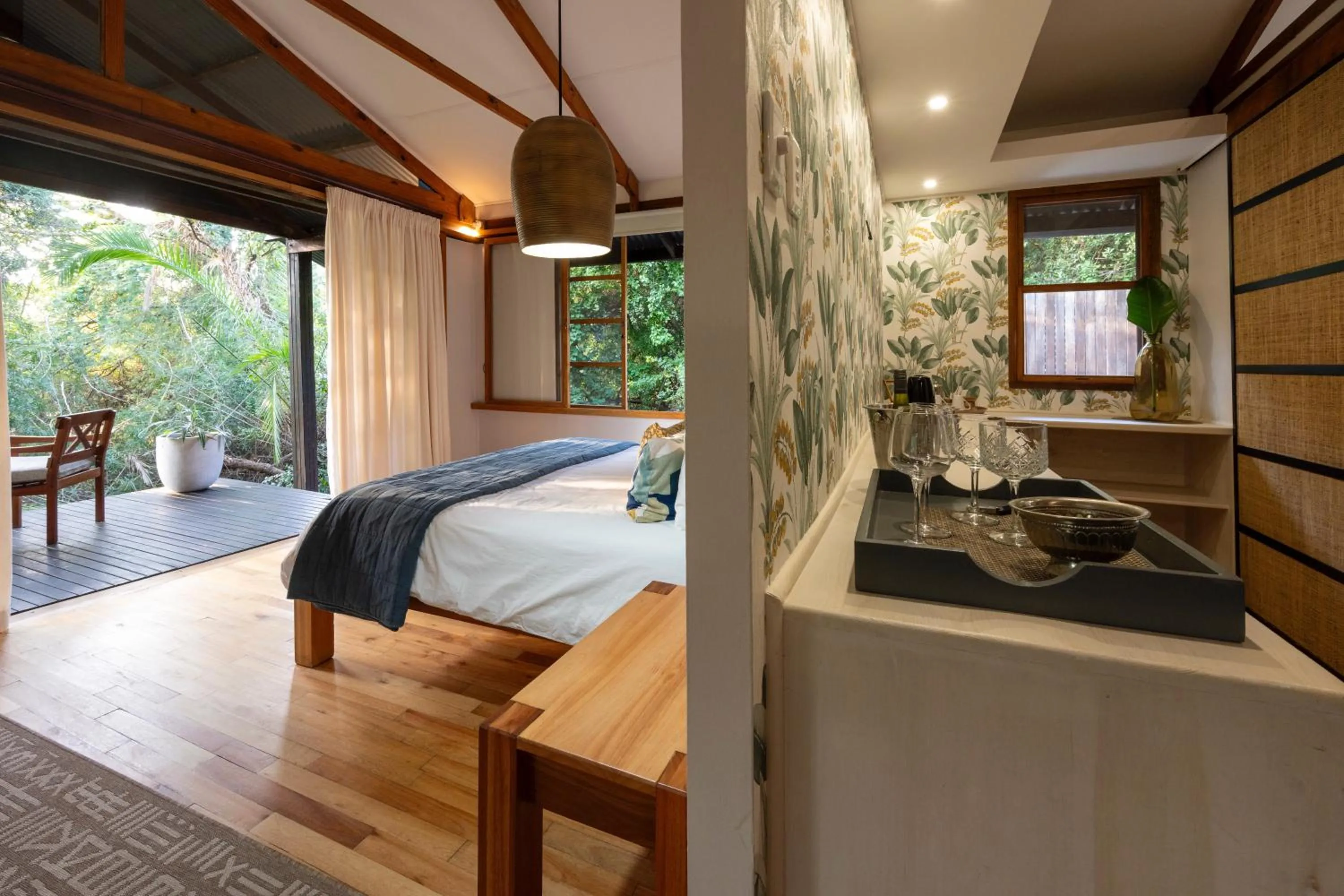 Bedroom in Makakatana Bay Lodge