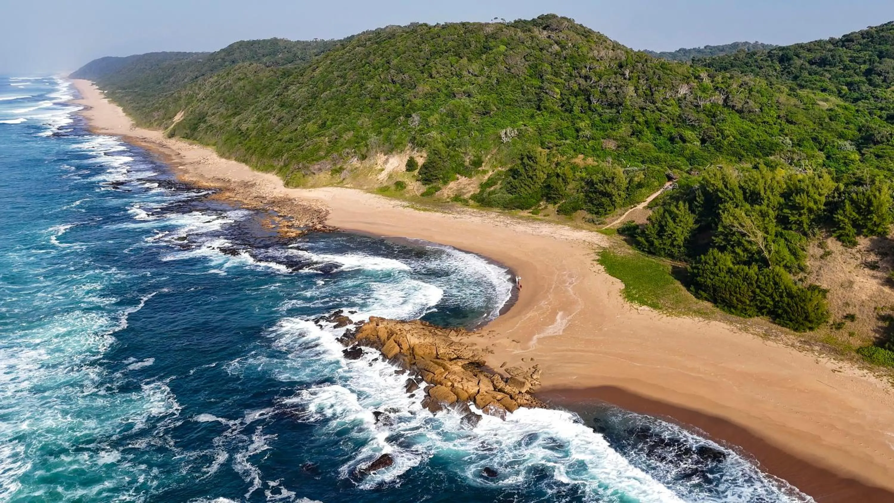 Beach in Makakatana Bay Lodge