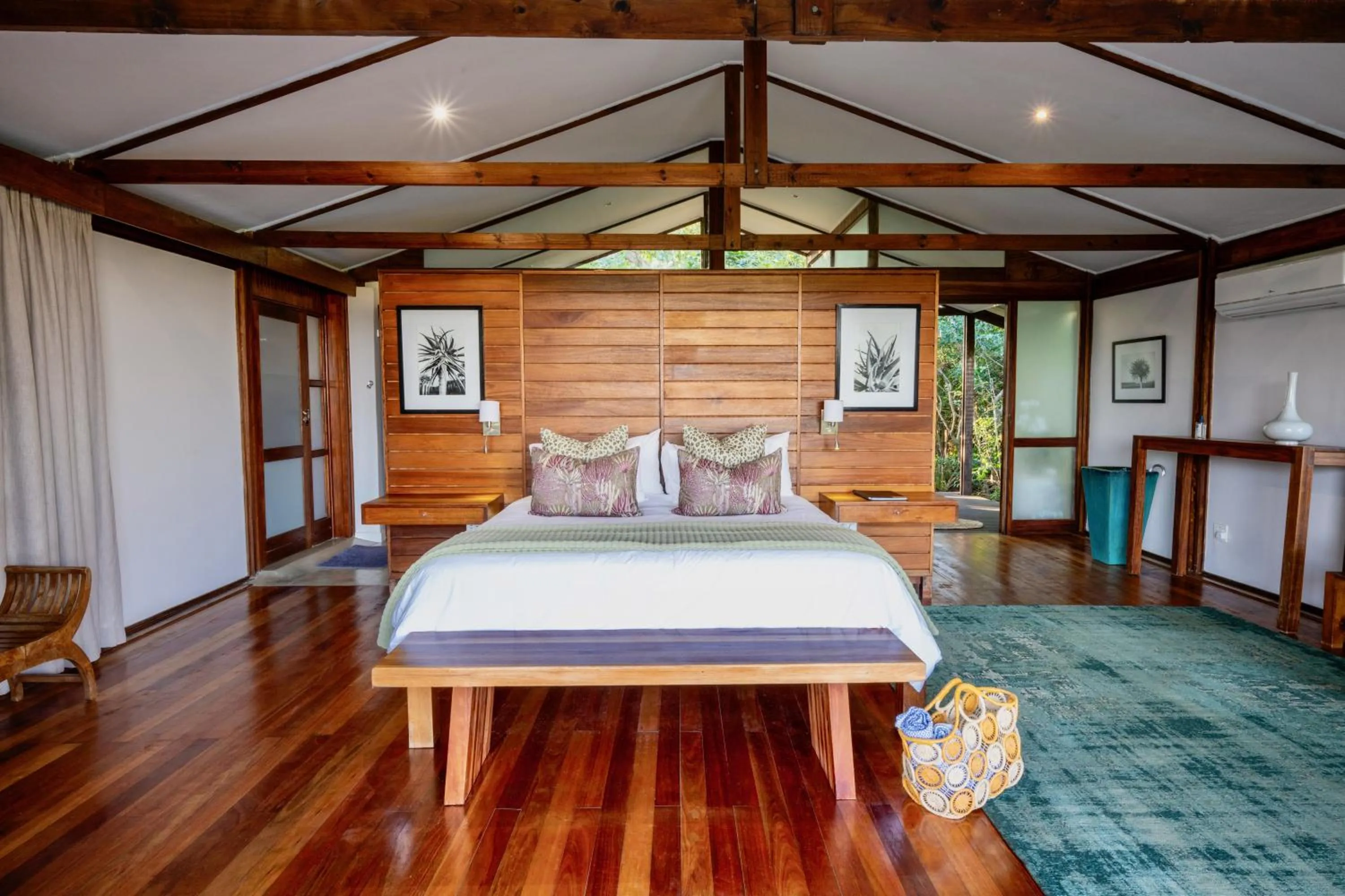 Bedroom, Bed in Makakatana Bay Lodge