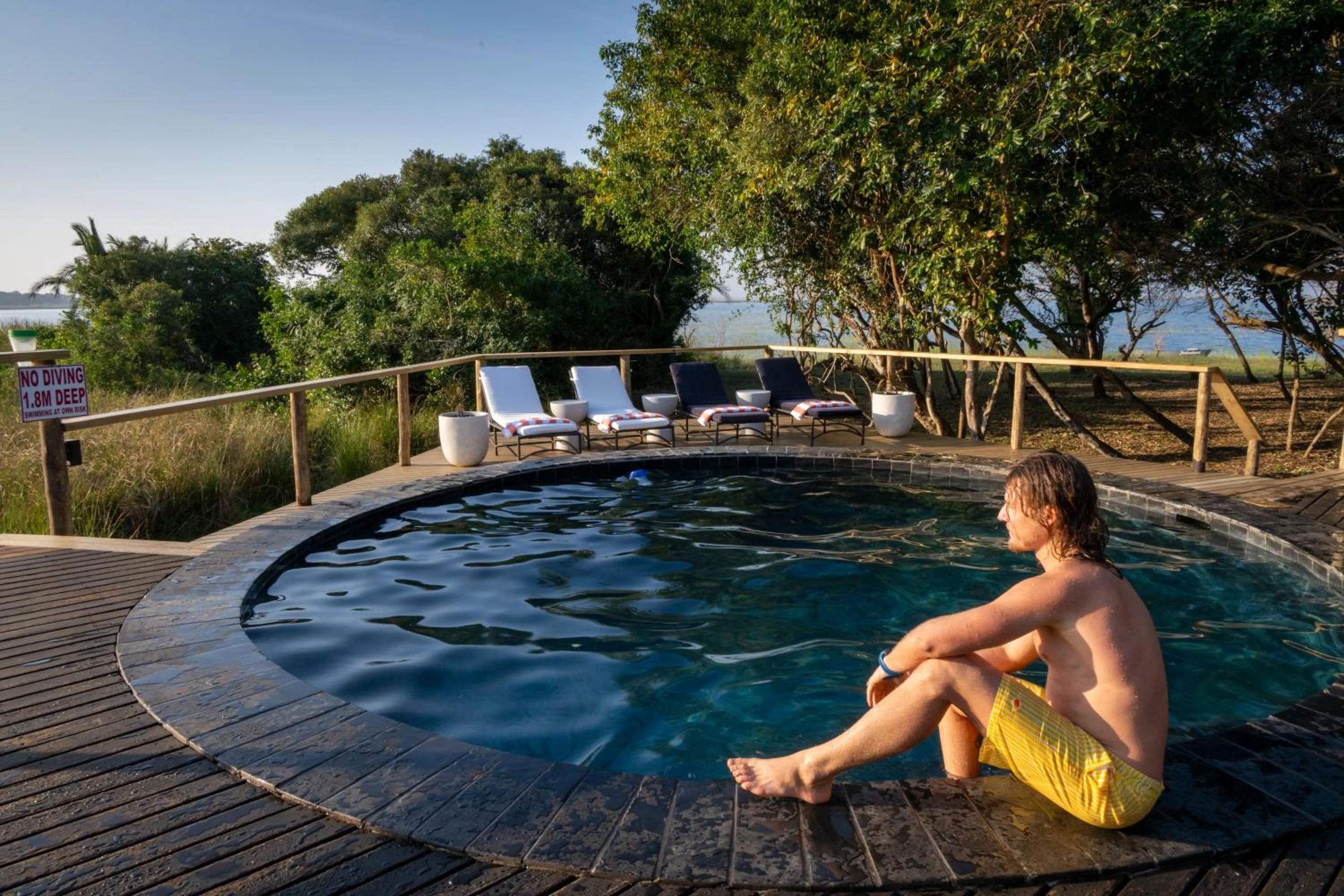 Swimming pool in Makakatana Bay Lodge