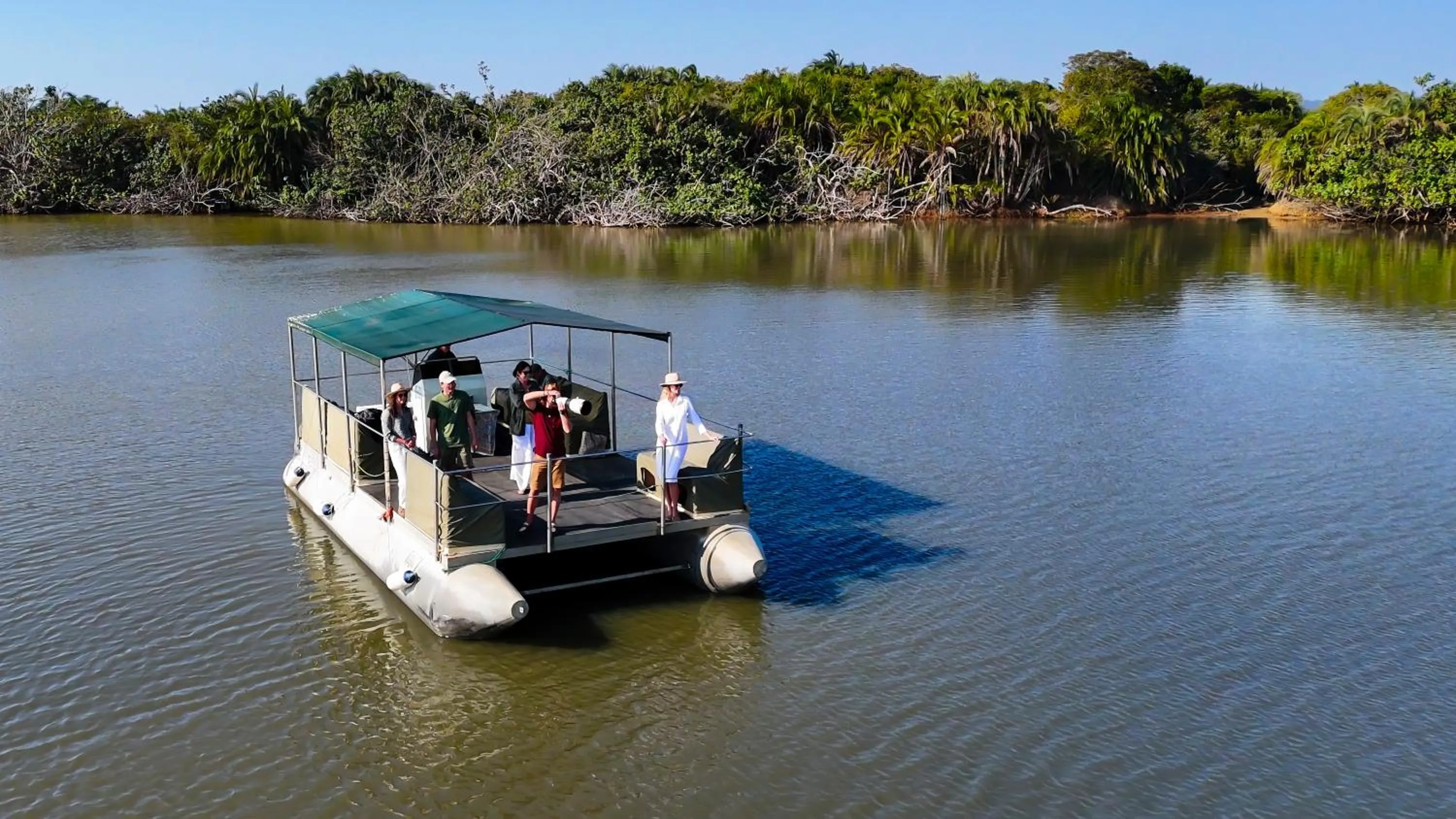 Activities in Makakatana Bay Lodge