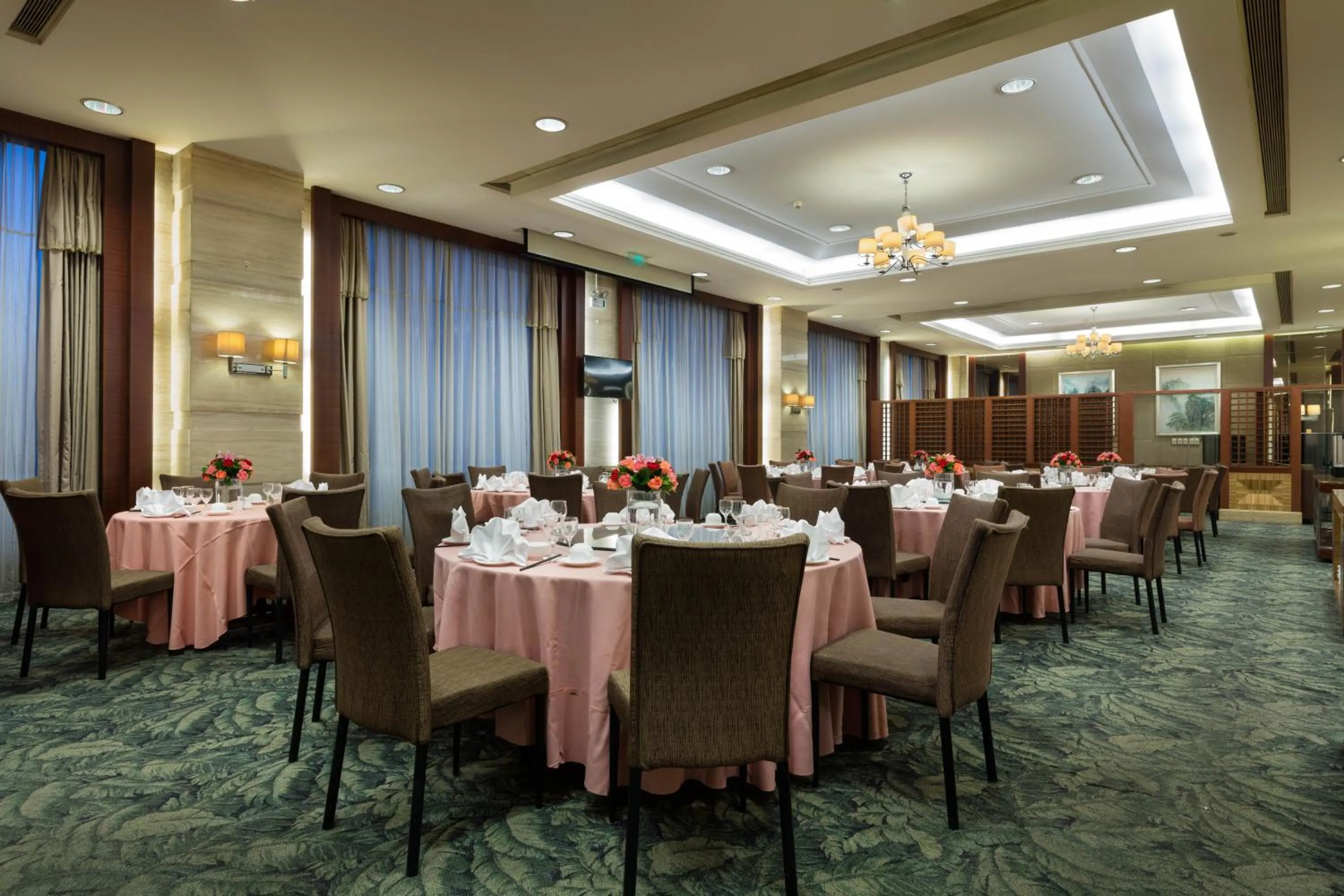 Restaurant/places to eat in Ramada Beijing North