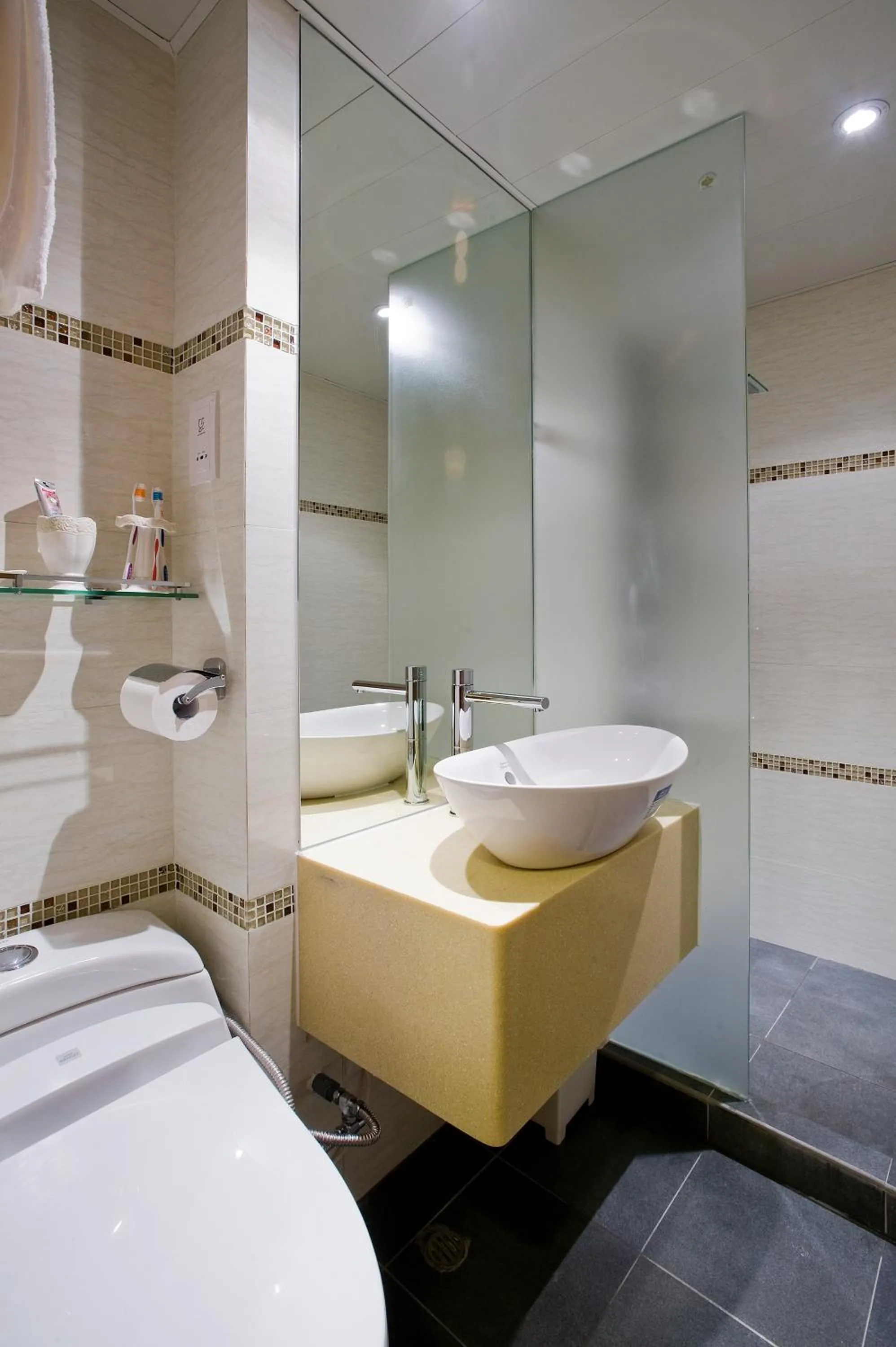 Bathroom, Bed in Mingle With The Star