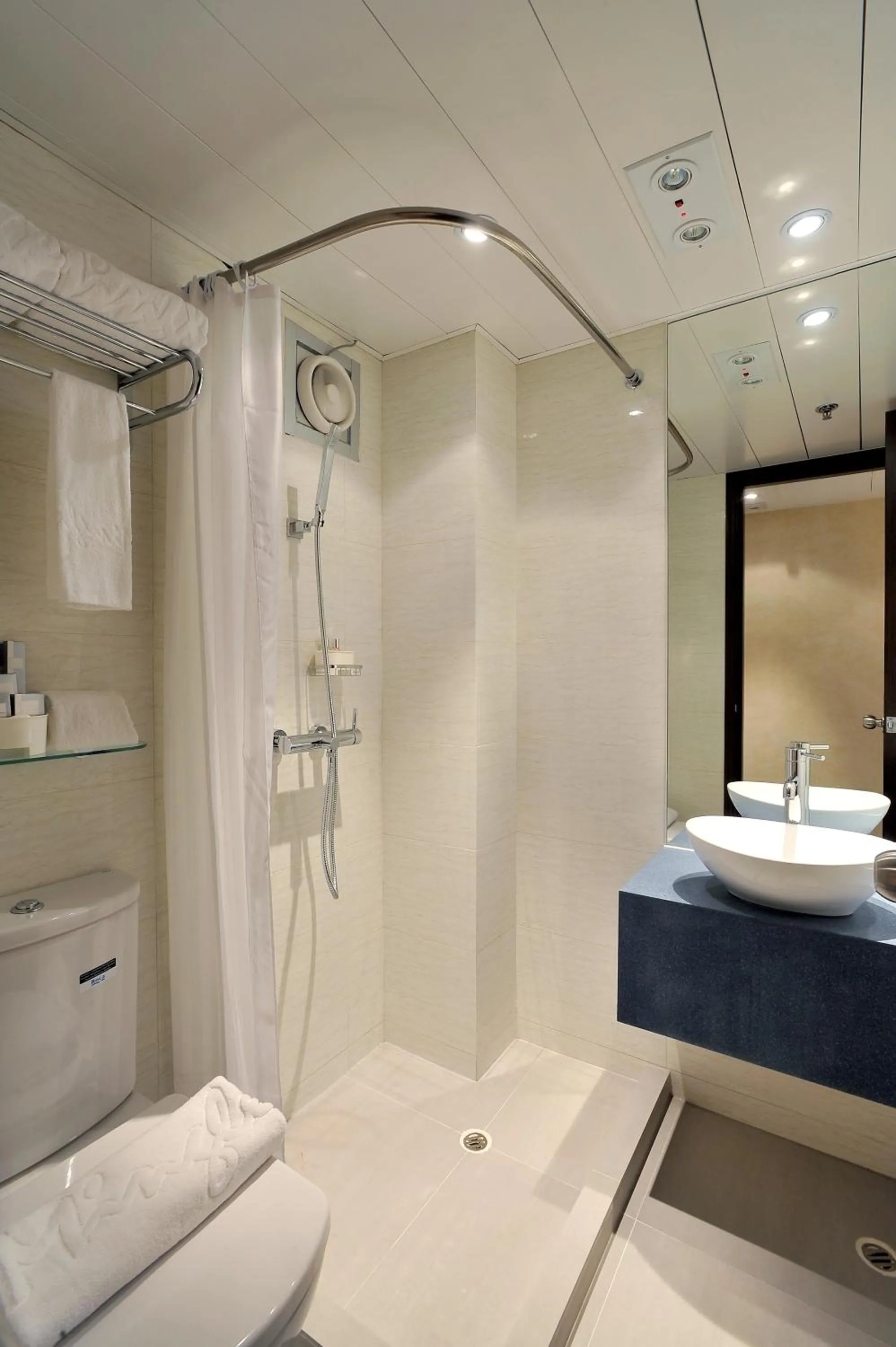 Bathroom in Mingle With The Star