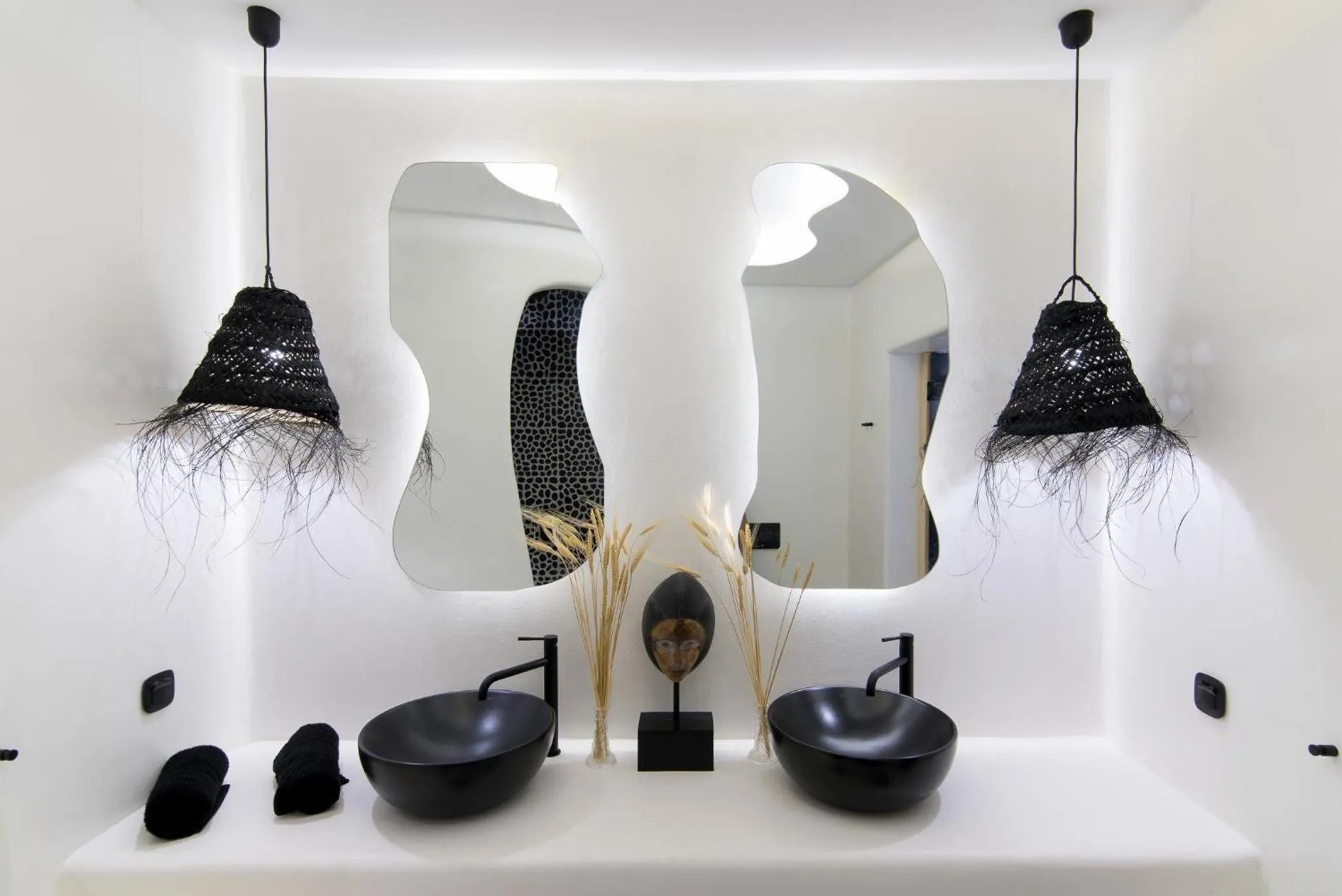 Portara Seaside Luxury Suites