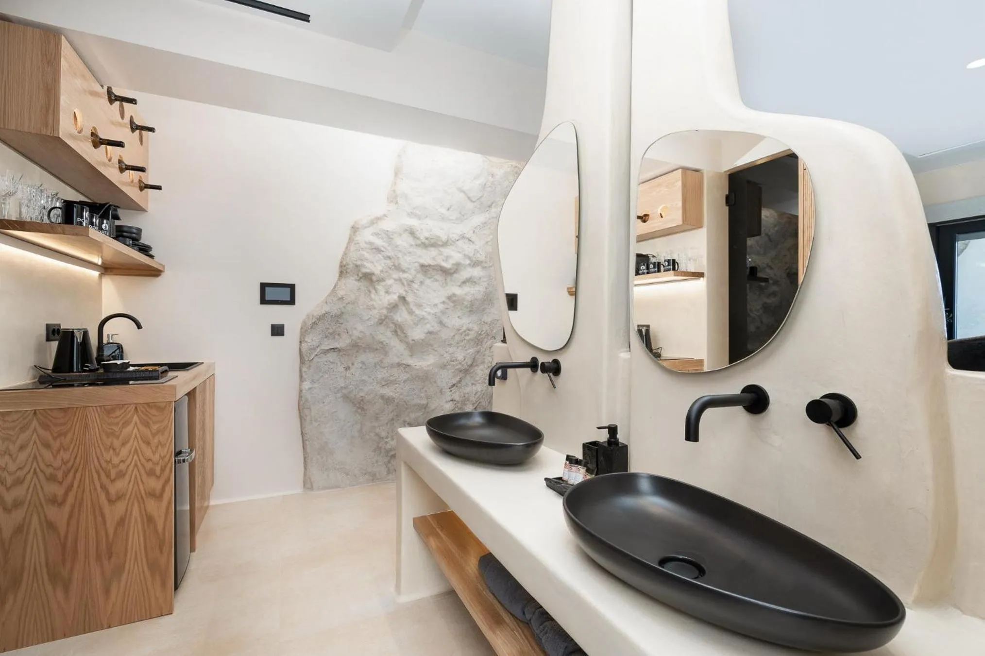 Portara Seaside Luxury Suites