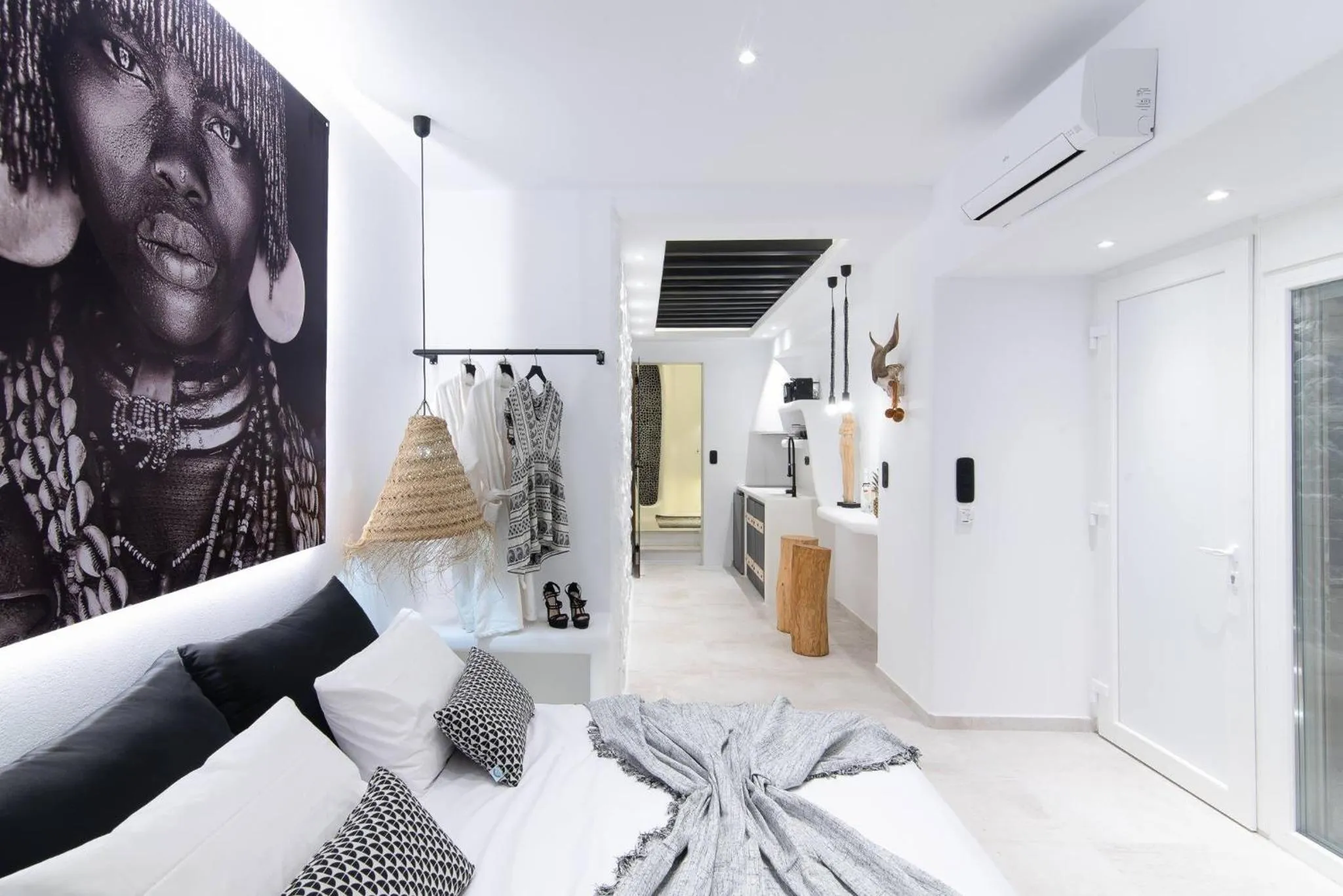 Portara Seaside Luxury Suites