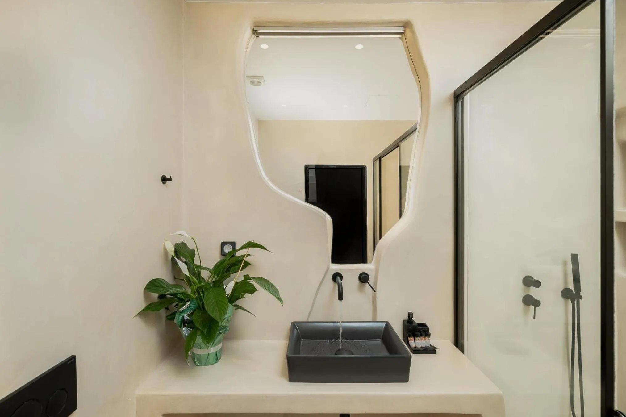 Portara Seaside Luxury Suites