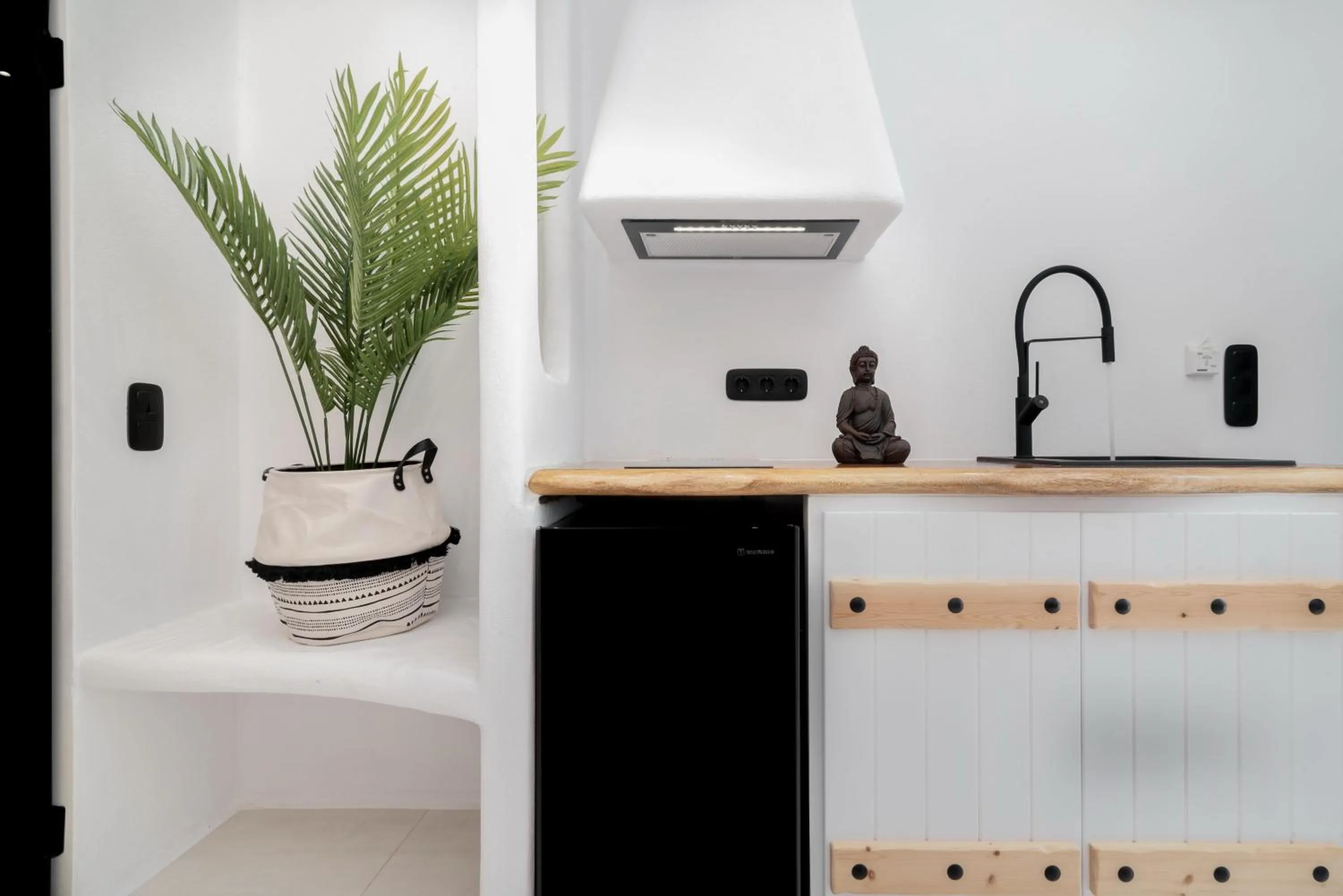 Portara Seaside Luxury Suites