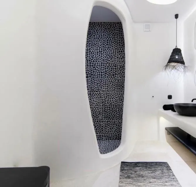 Portara Seaside Luxury Suites