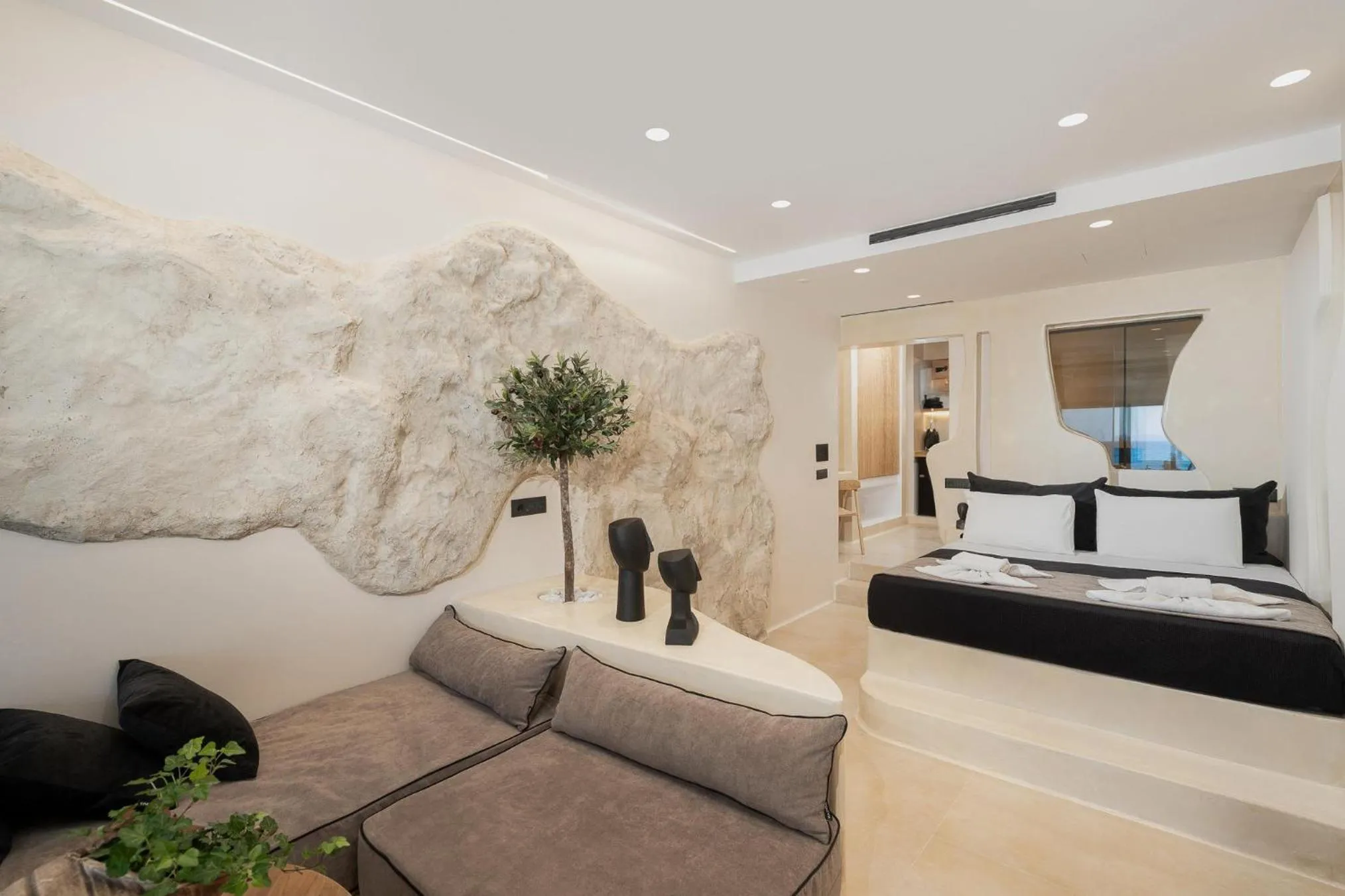 Portara Seaside Luxury Suites