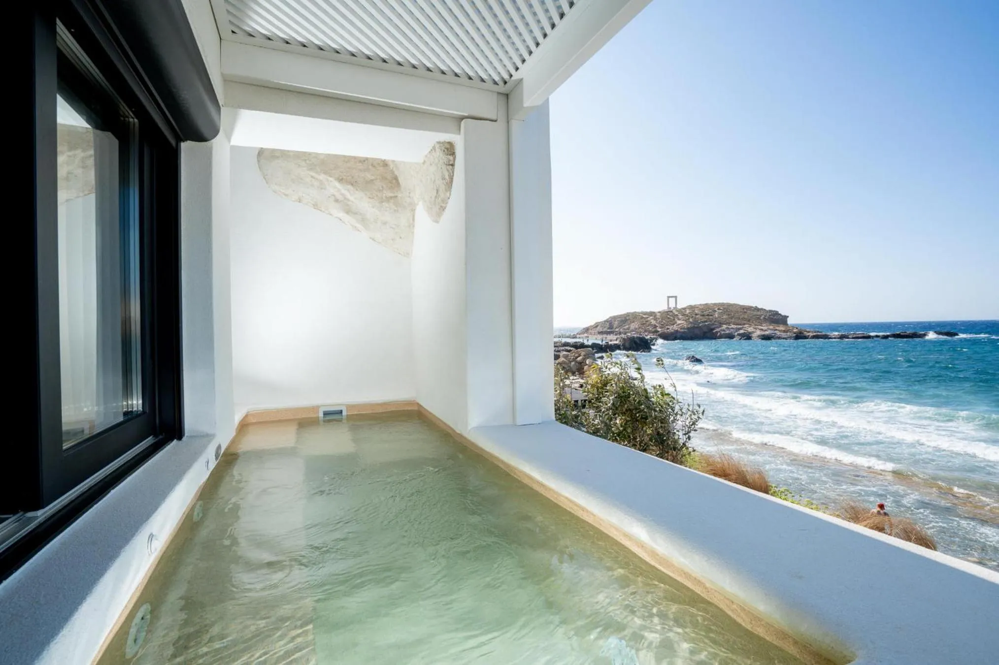 Portara Seaside Luxury Suites