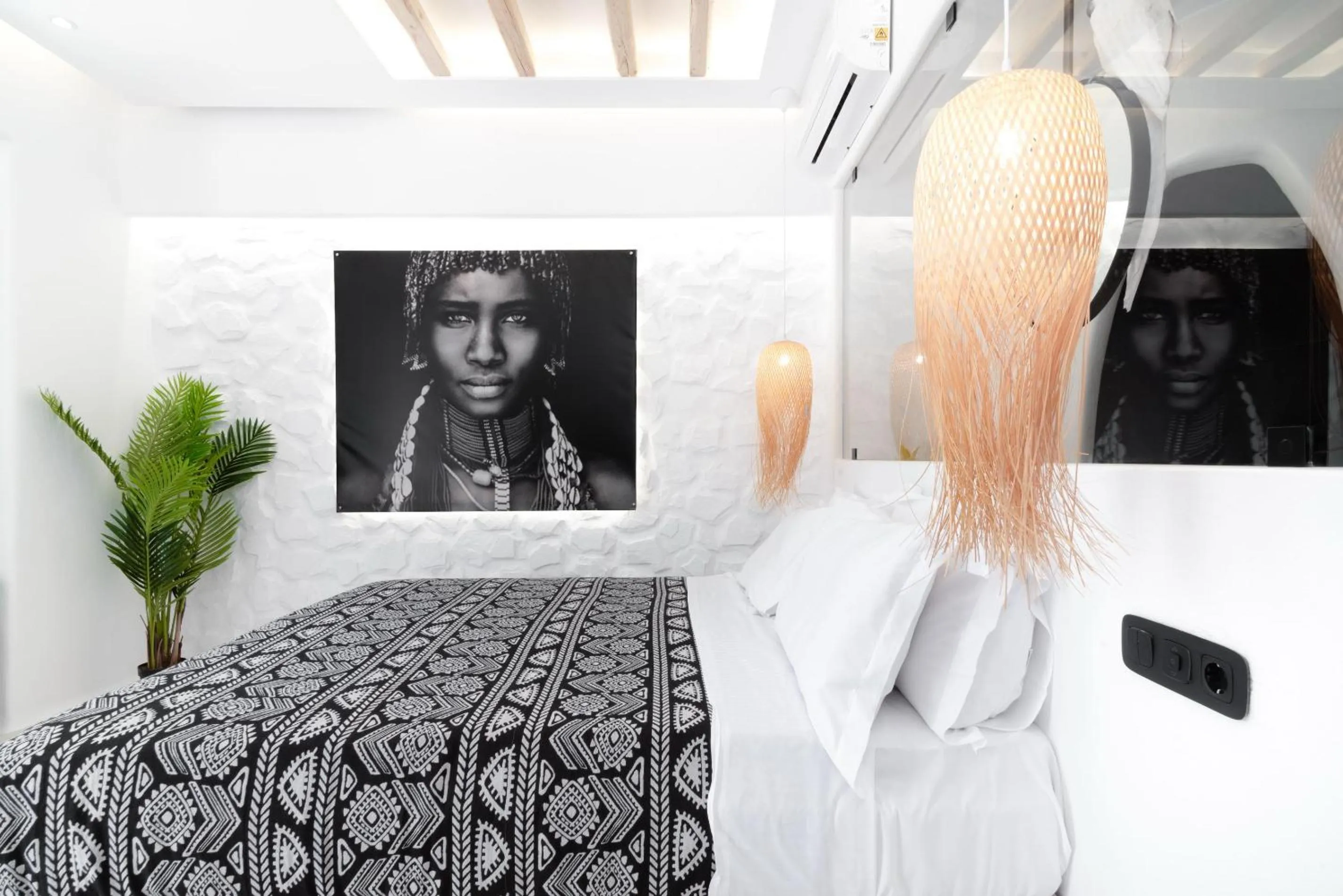 Portara Seaside Luxury Suites